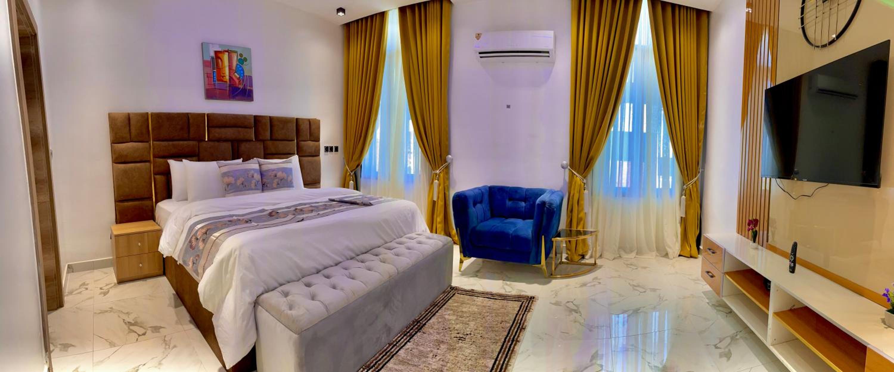 Three-Bedroom Apartment - Photo 9