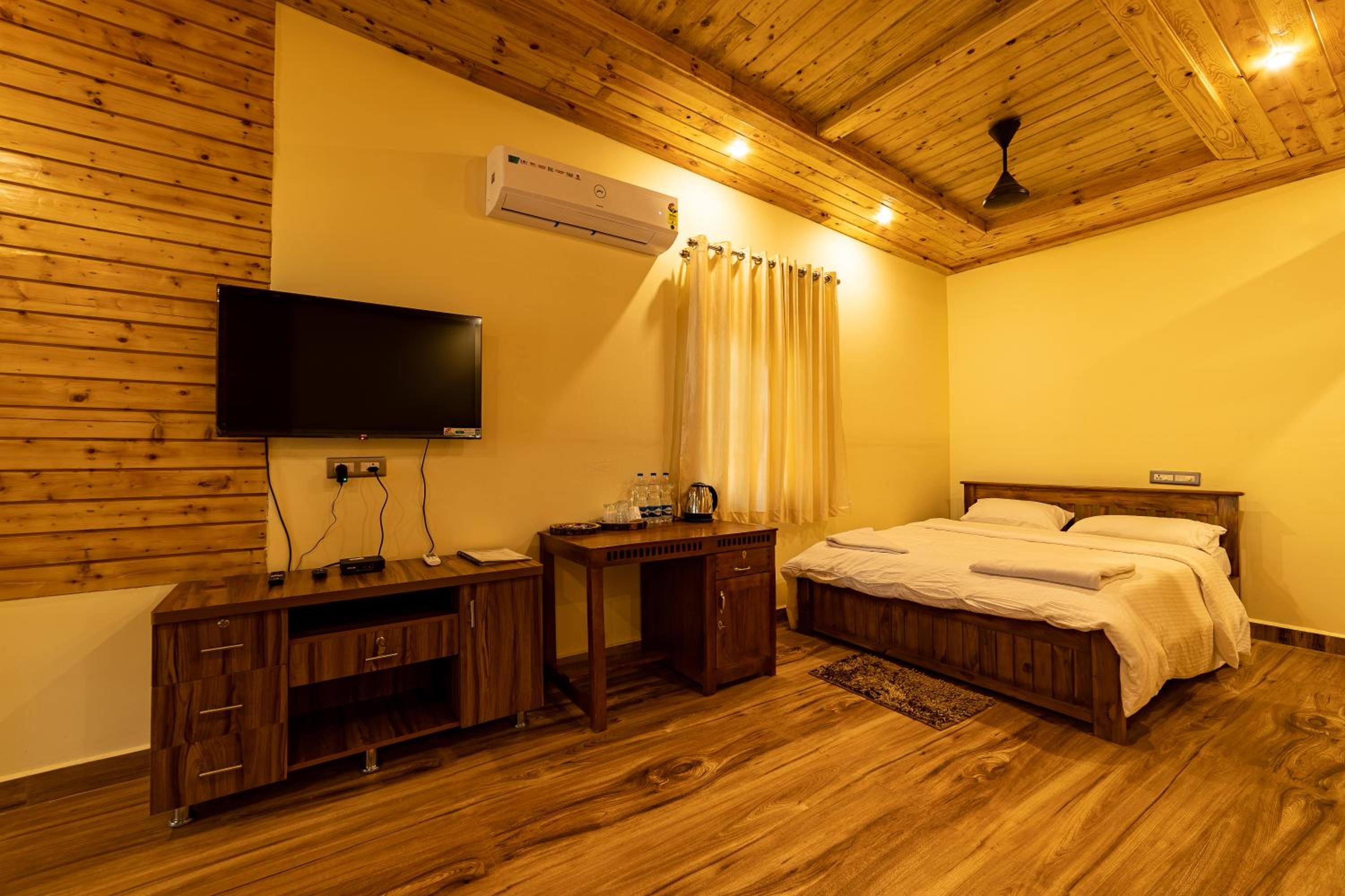 Luxury Quadruple Room - - 15% Discount of F&B