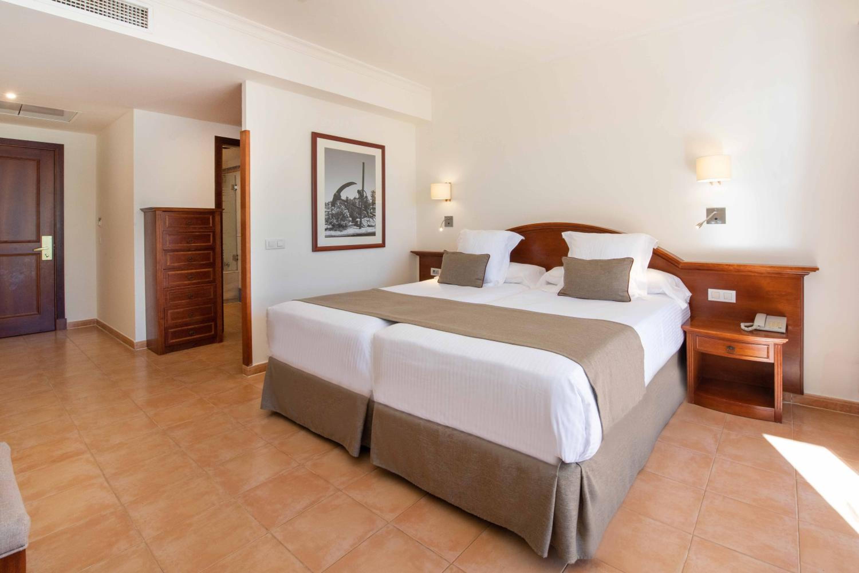 Habitación doble o twin con vista al mar frontal.