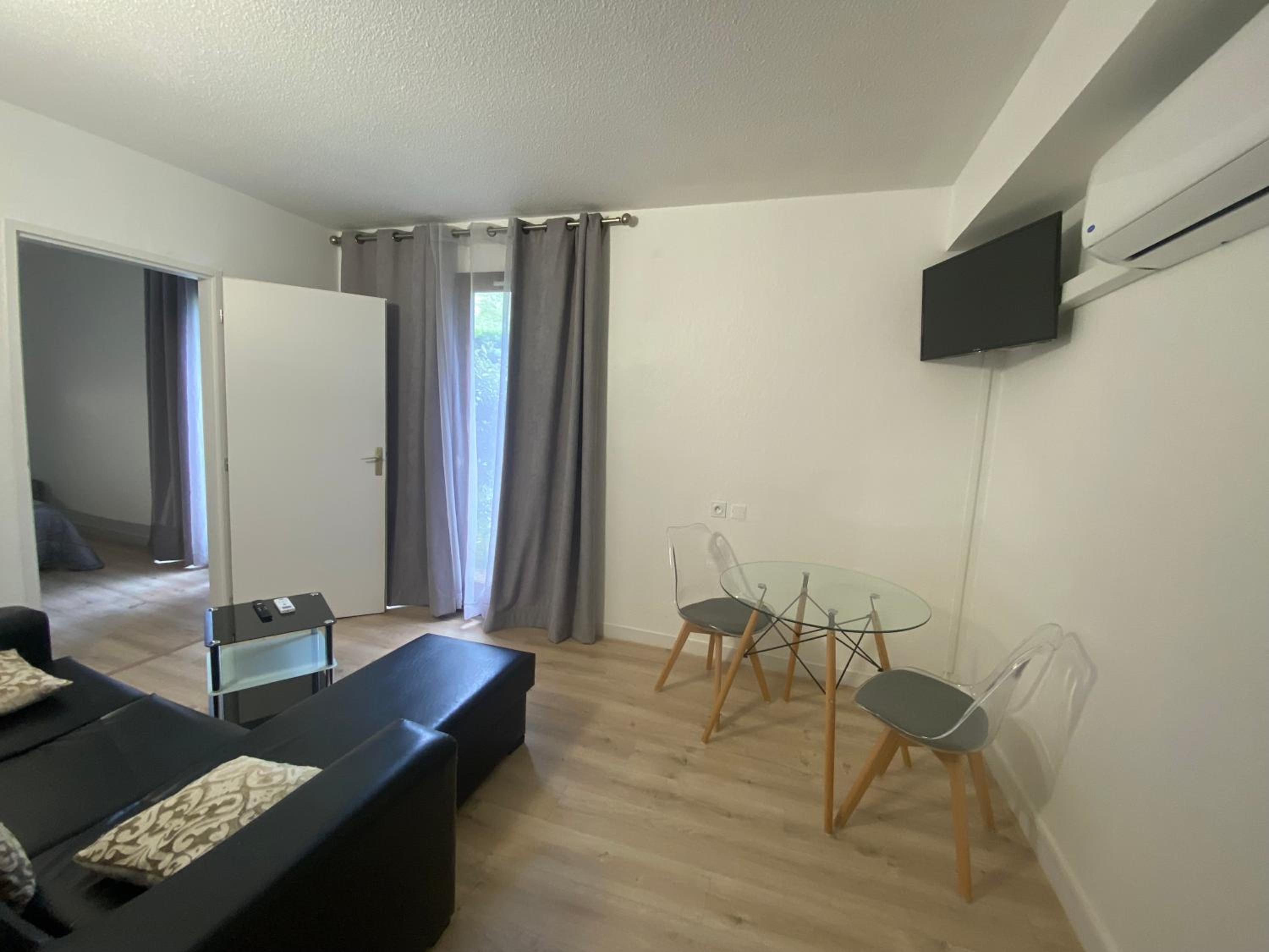 Apartment with Garden View - Photo 2