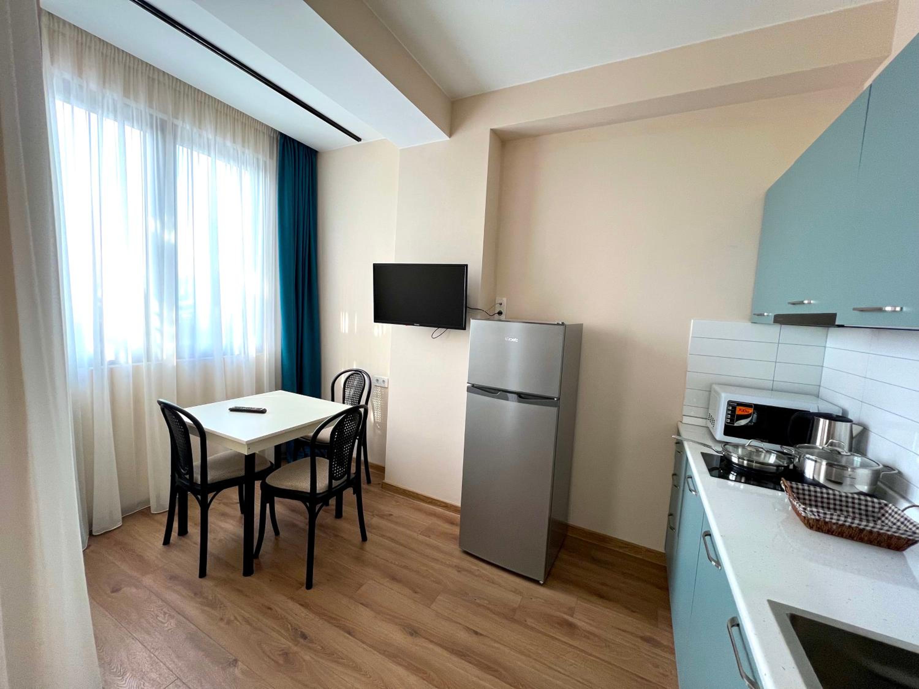 Studio with Balcony - Photo 4