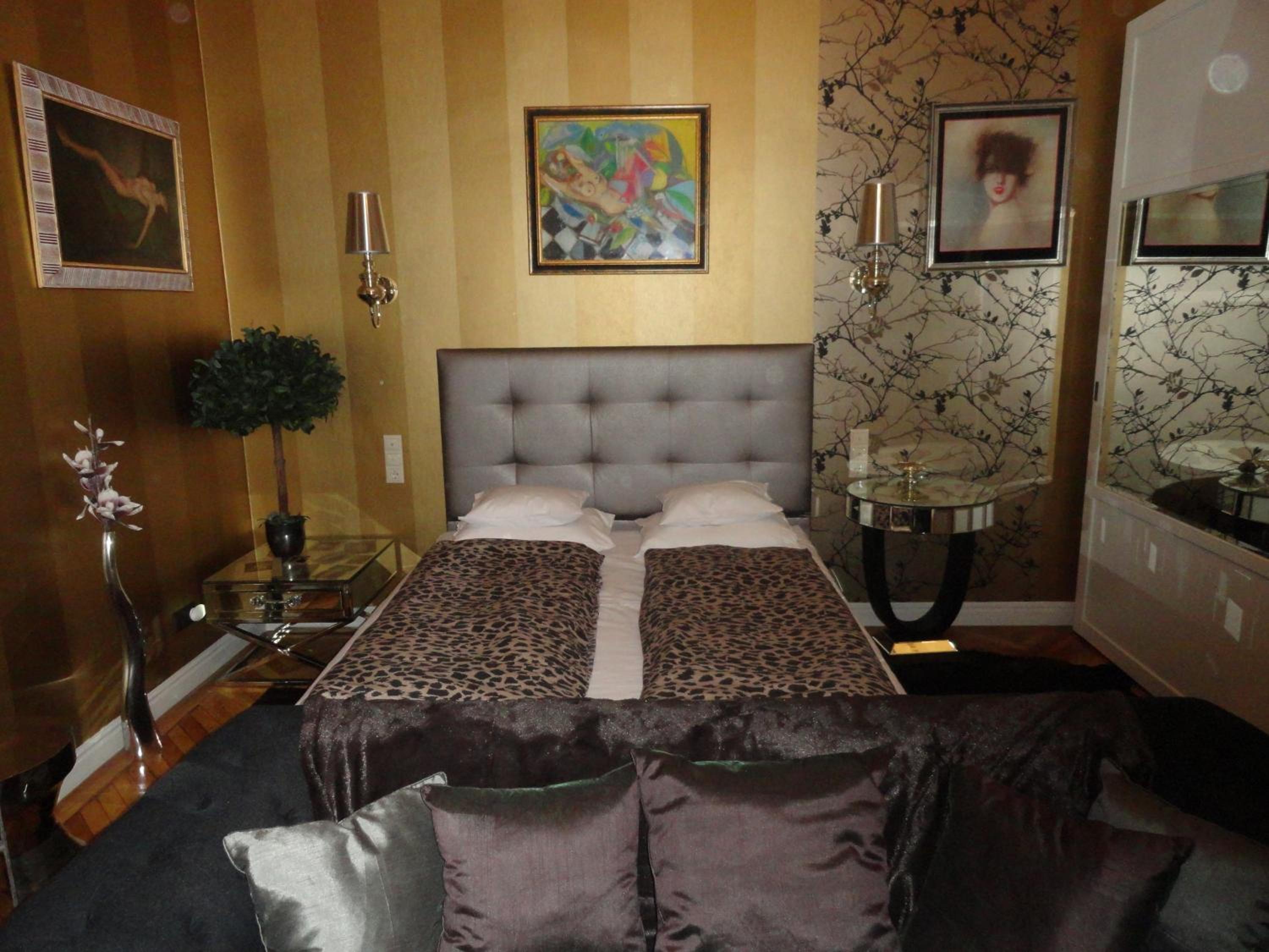 Two-Bedroom Apartment - Photo 84