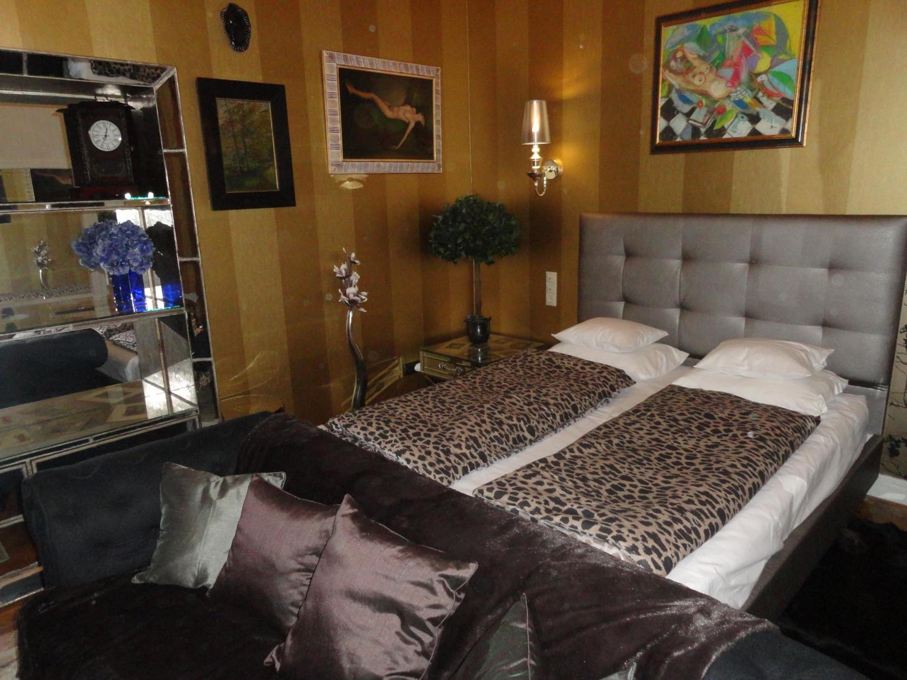 Two-Bedroom Apartment - Photo 164