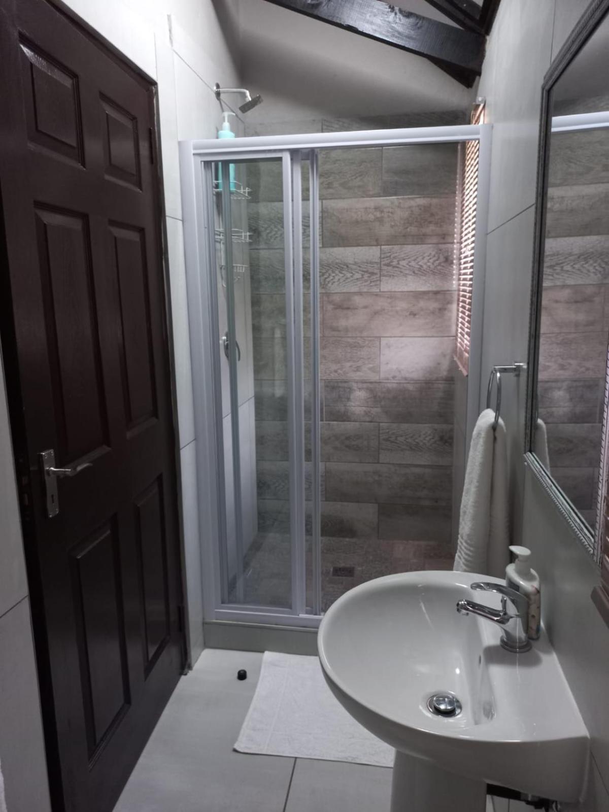 Double or Twin Room with Extra Bed photo 3
