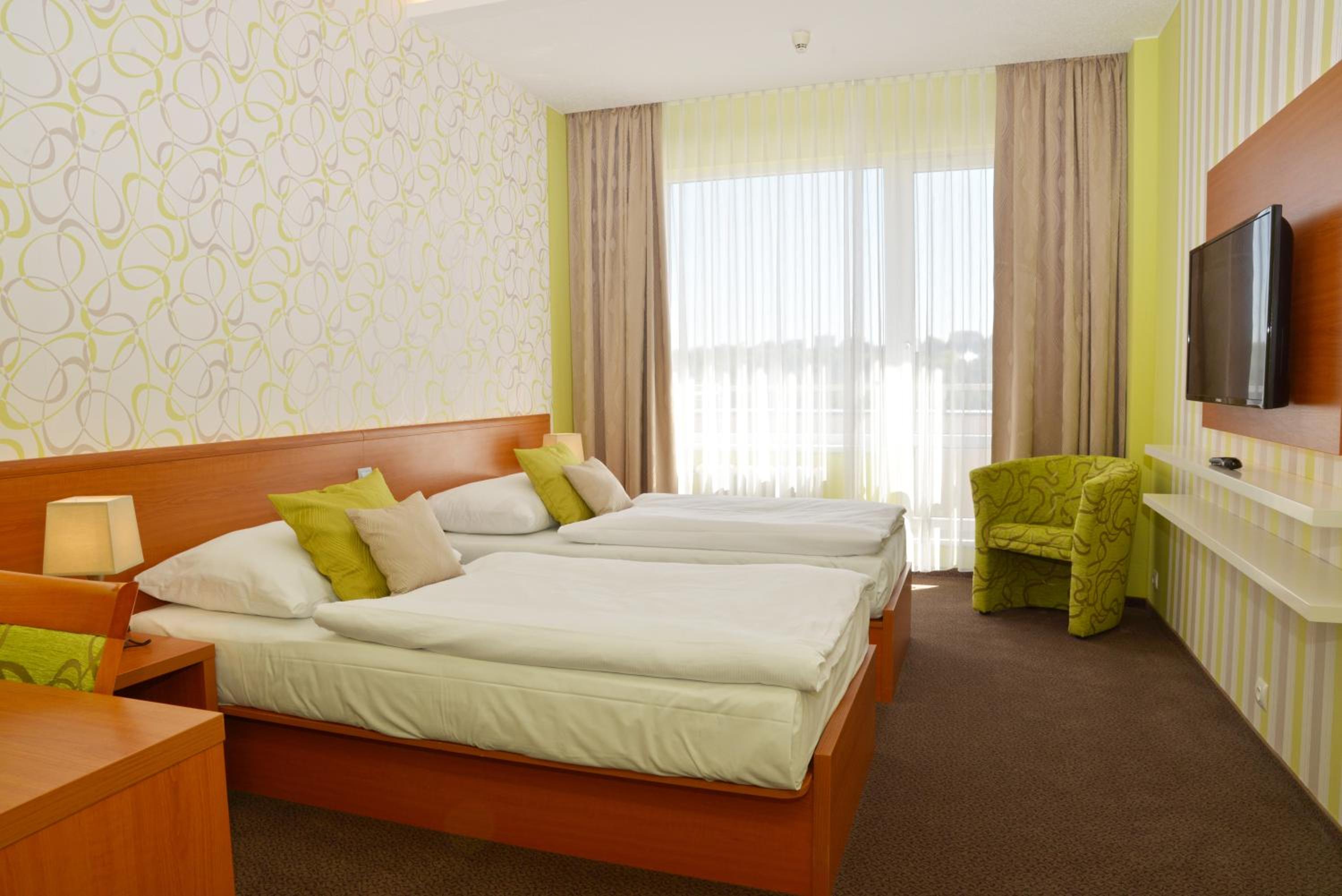 Double or Twin Room with Access to public Relax Center - Photo 4