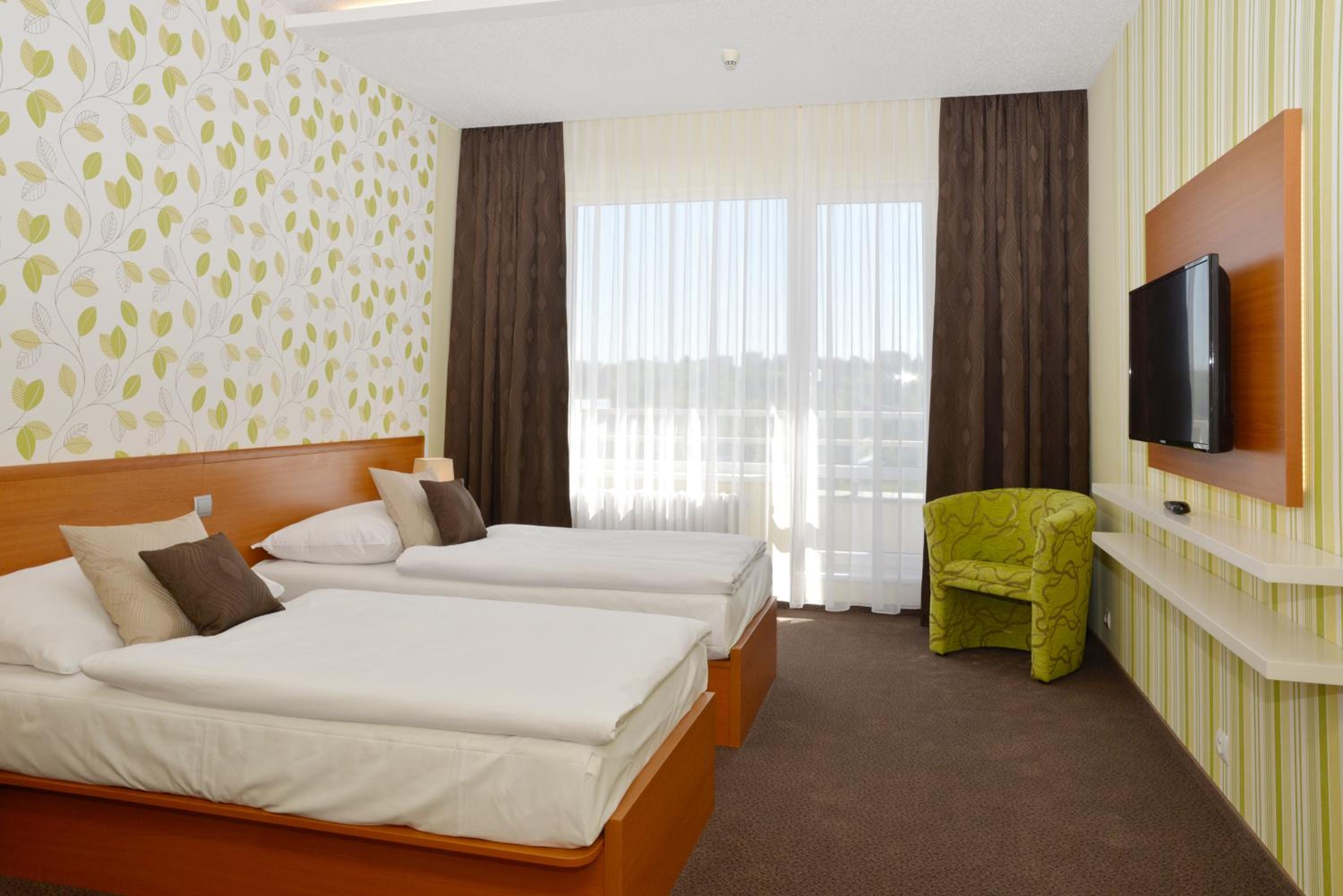 Double or Twin Room with Access to public Relax Center - Photo 2