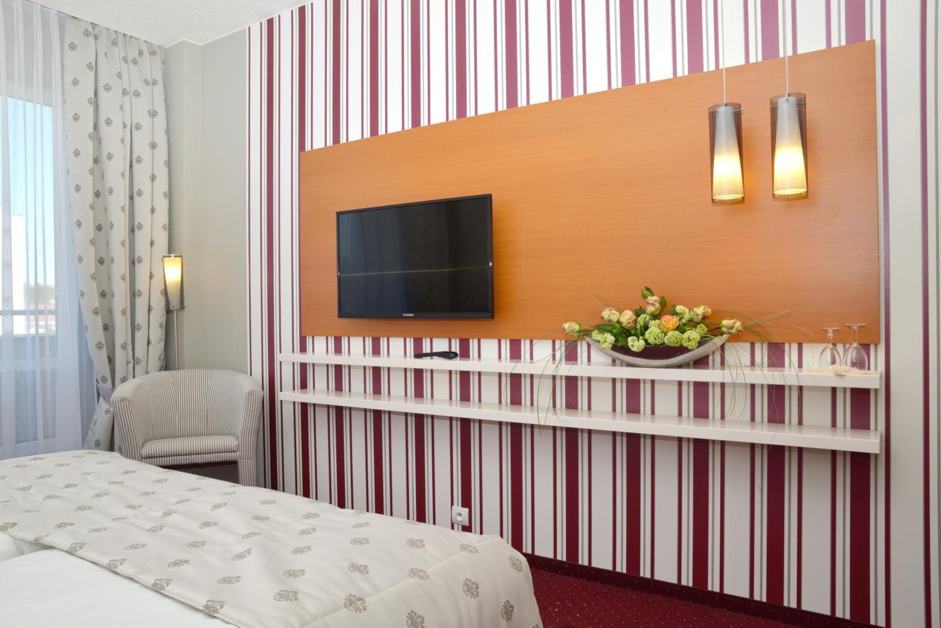 Premium Double or Twin Room with Access to public Relax Center - Photo 6
