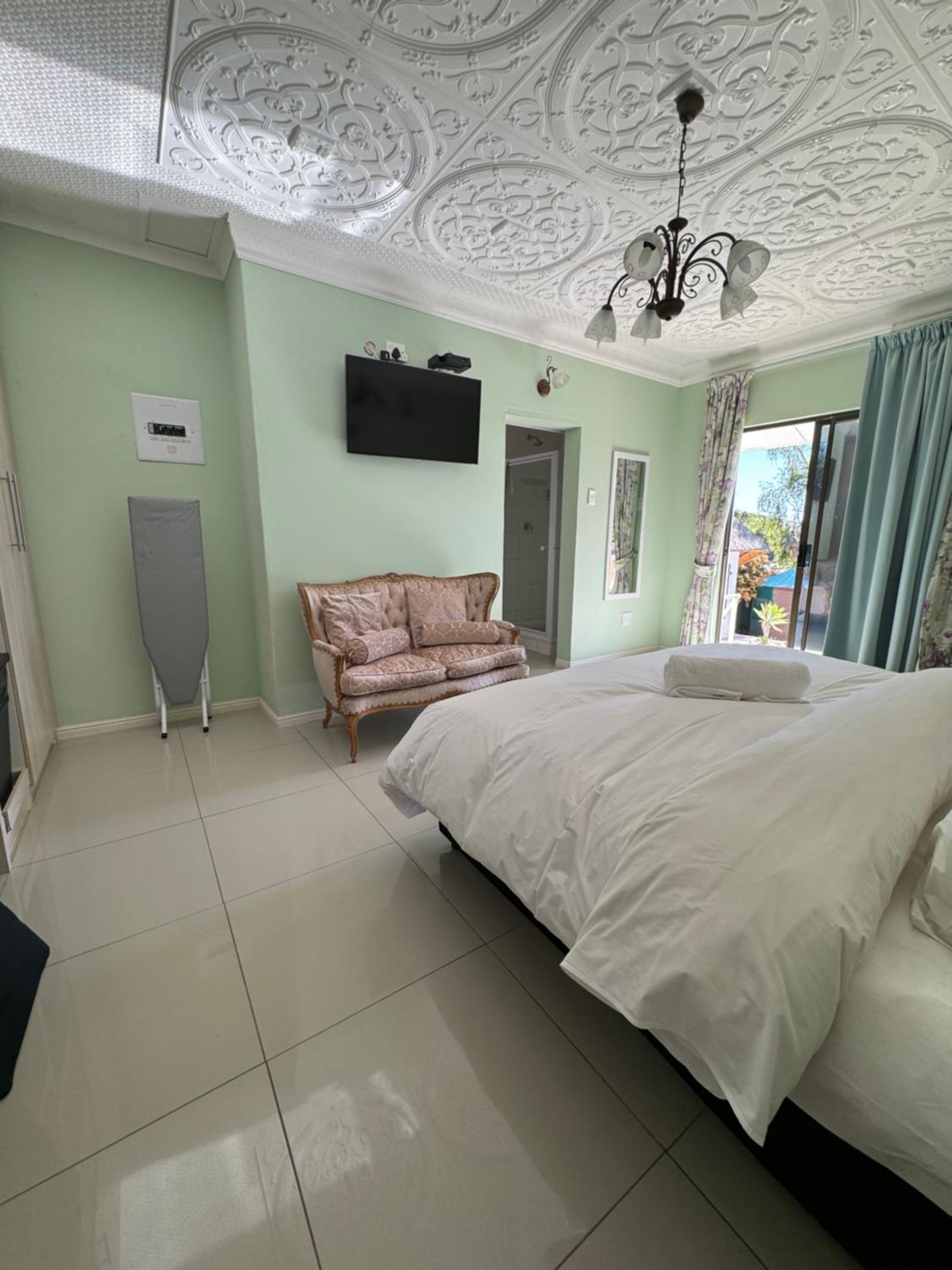 King Suite with Pool View photo 3