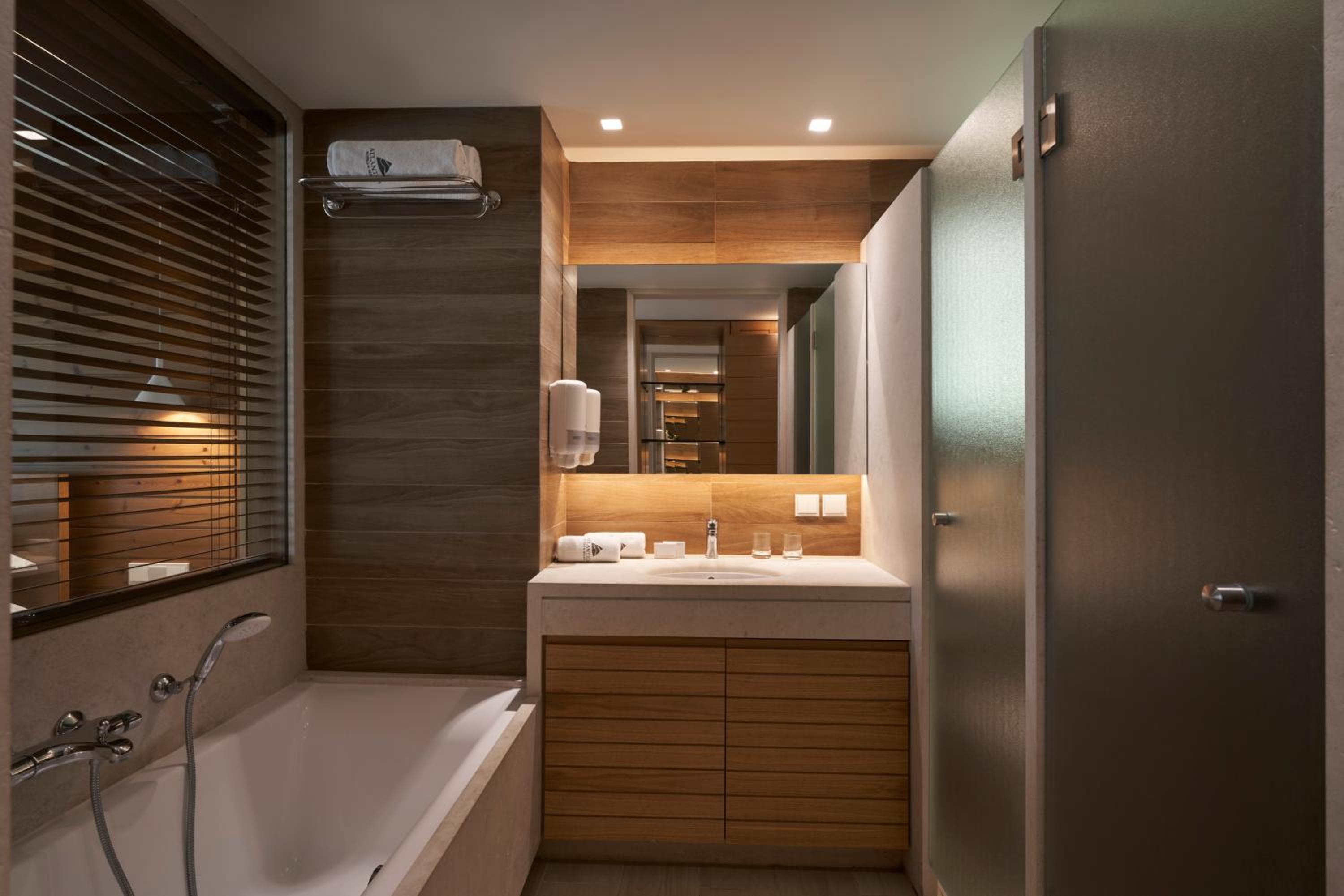 Premium Double Room Inland View thumbnail 5