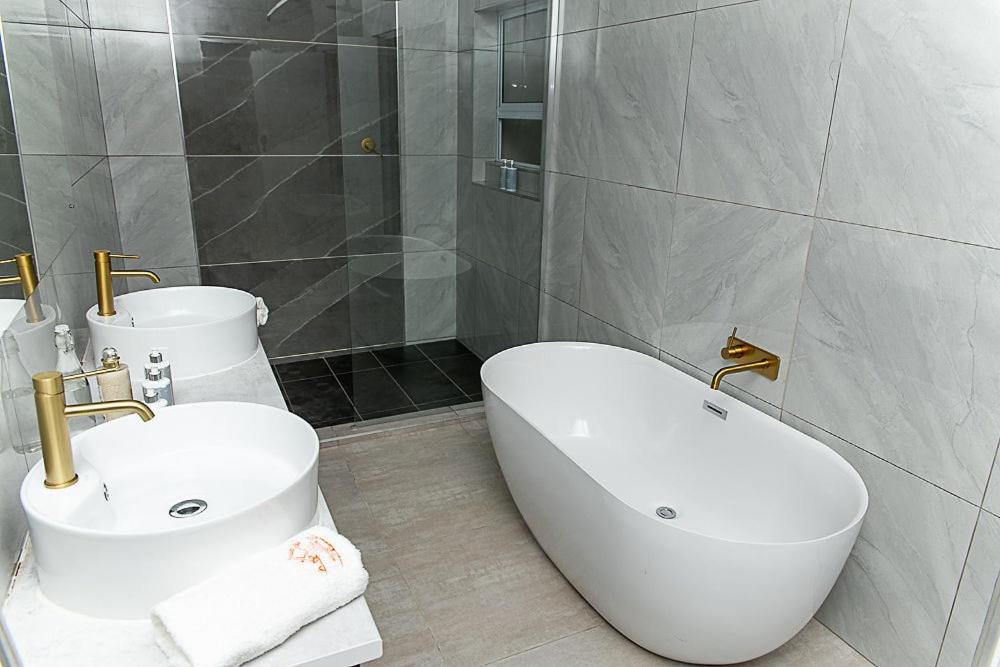 Deluxe King Room photo 3