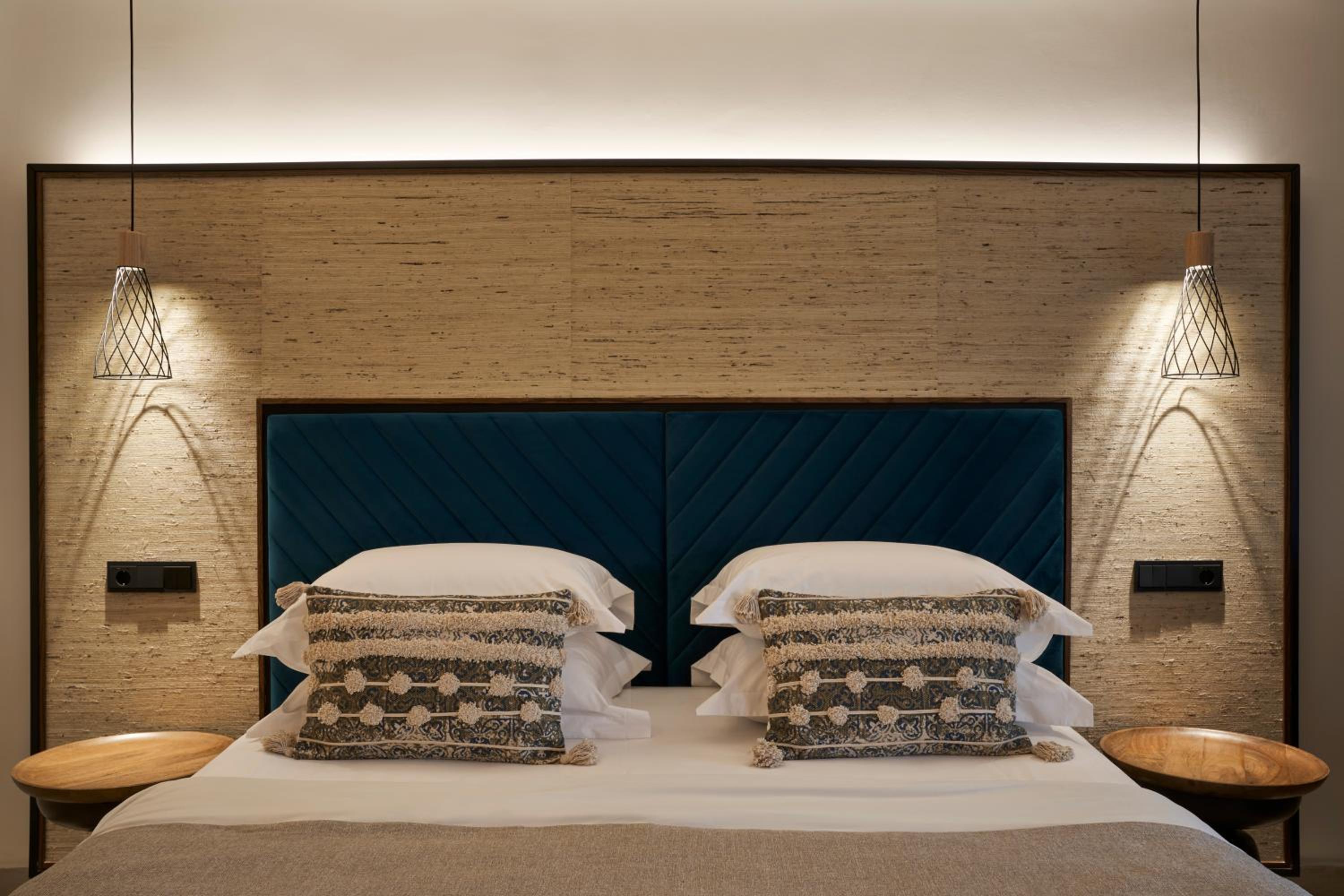 Premium Double Swim Up Room Inland View