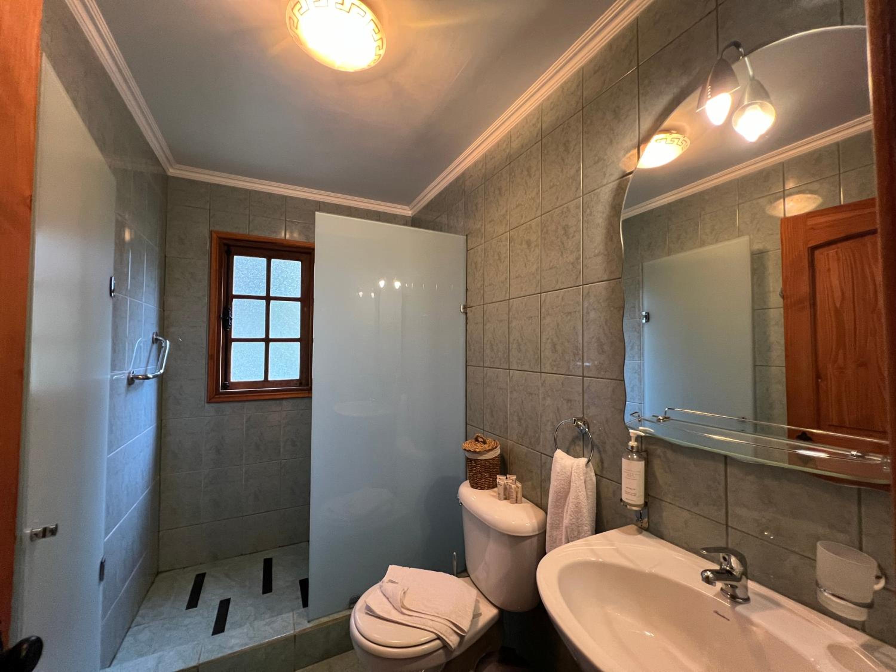 Three-Bedroom Cottage photo 2