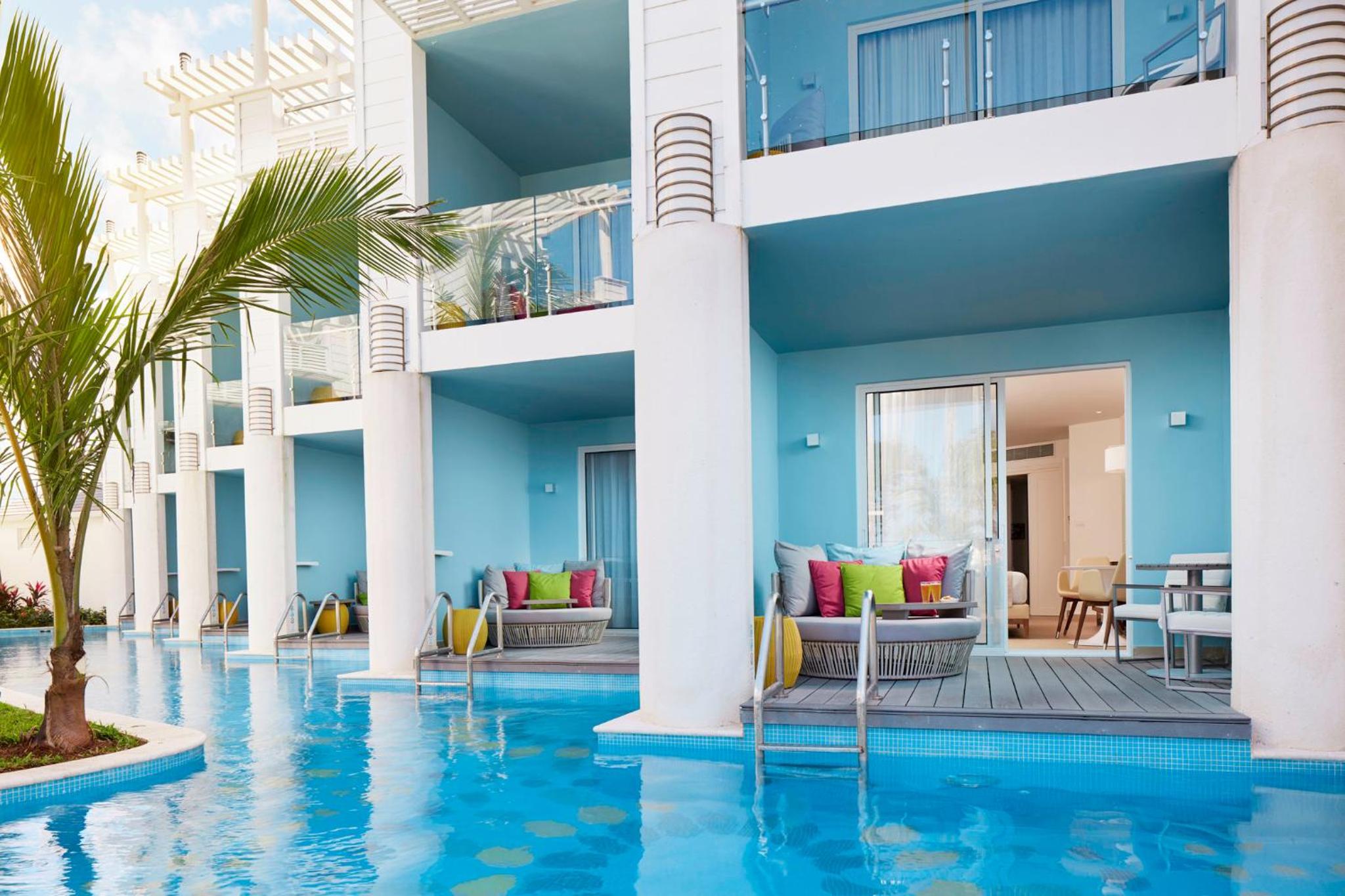 Premium Ocean View Swim Up Suite photo 3