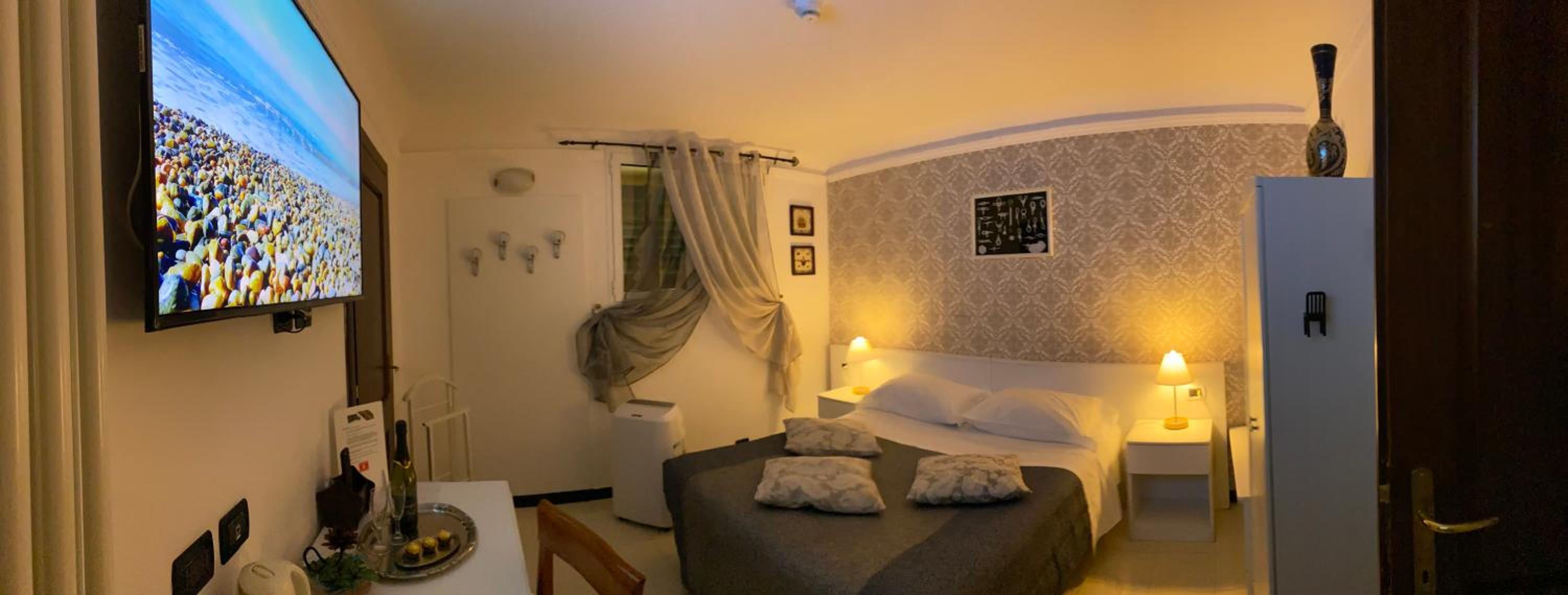 Budget Double Room photo 2