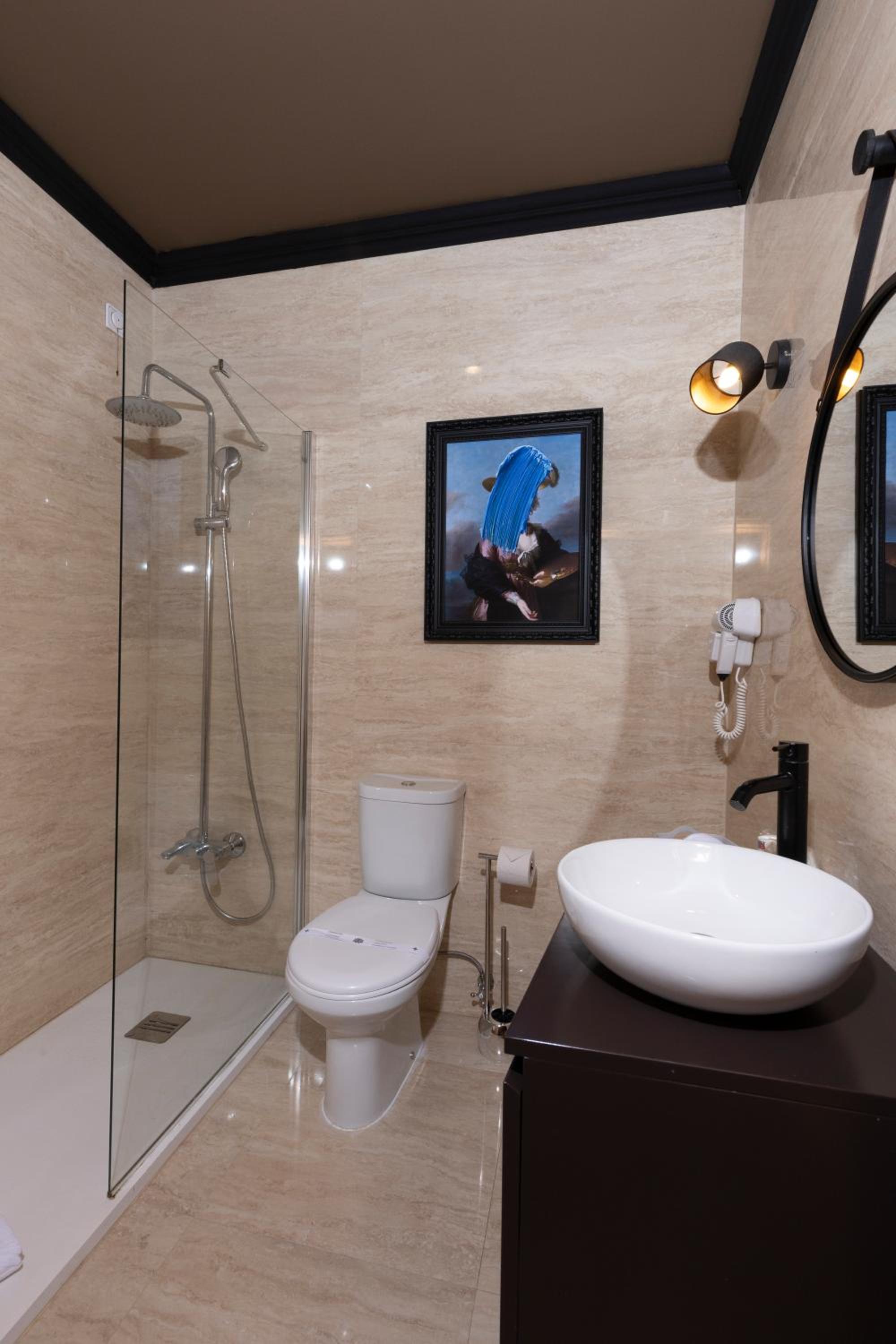 Standard Twin Room - Photo 4