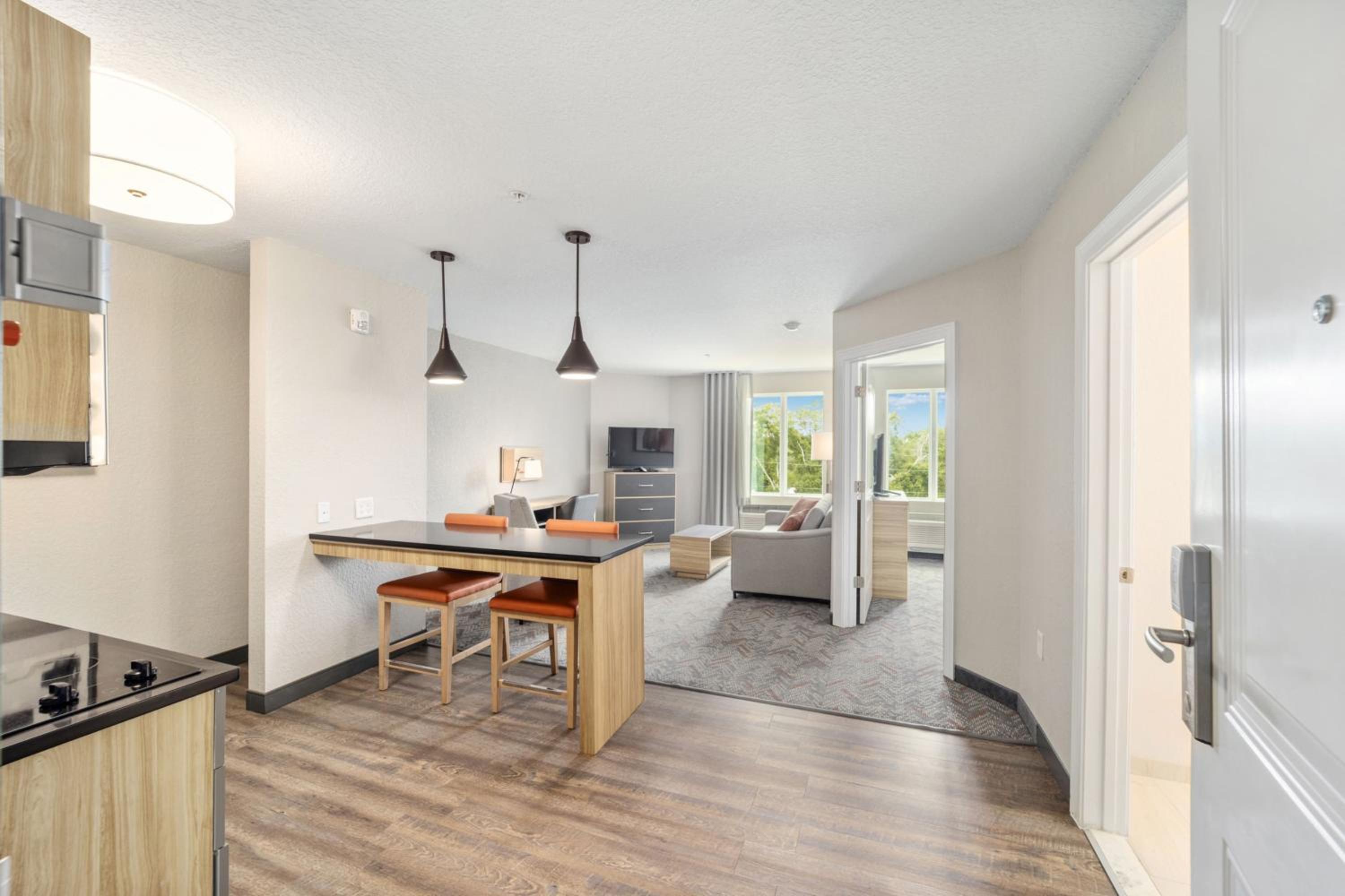One-Bedroom Suite - Photo 2