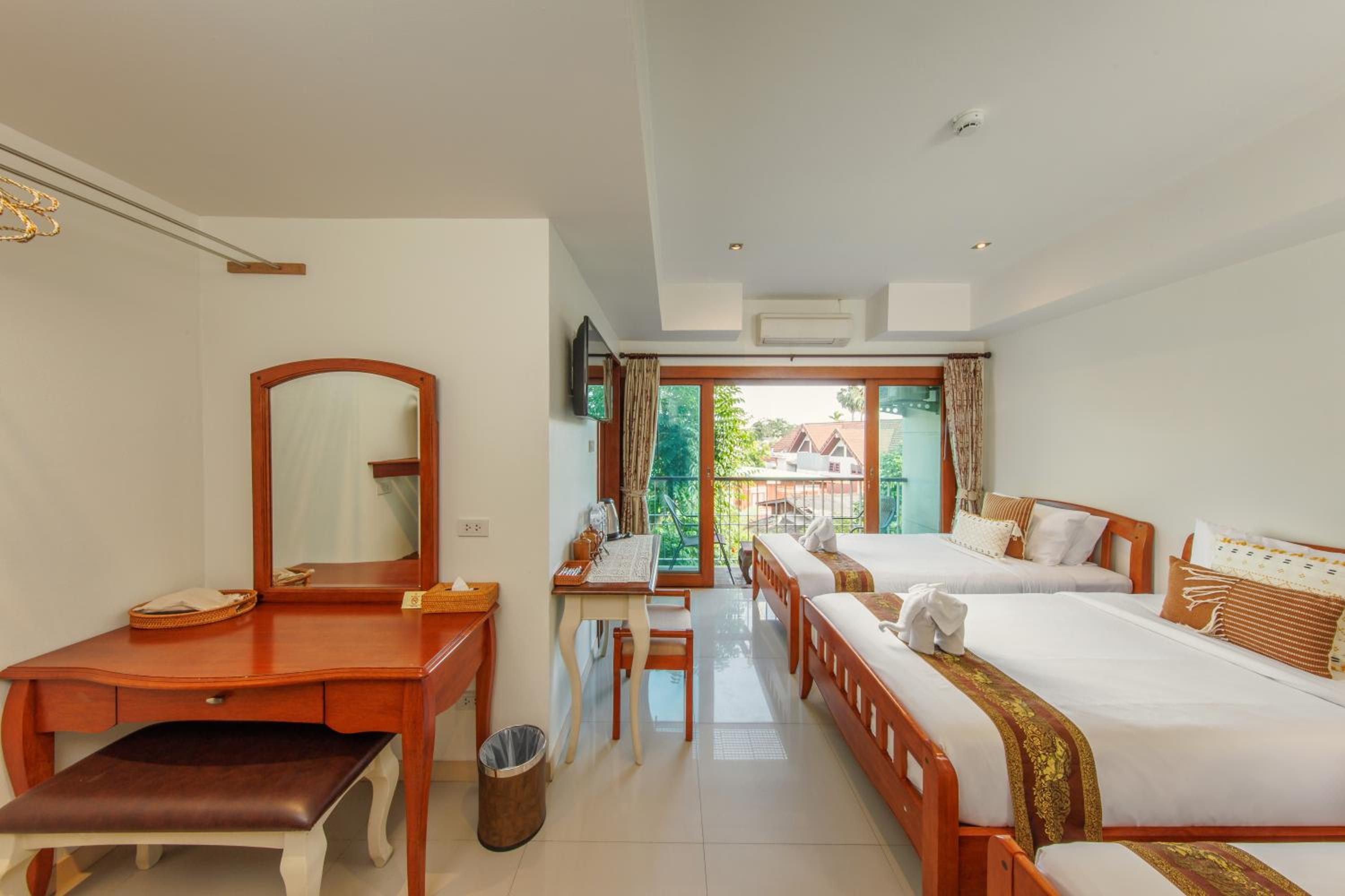 Classic Triple Room with Balcony