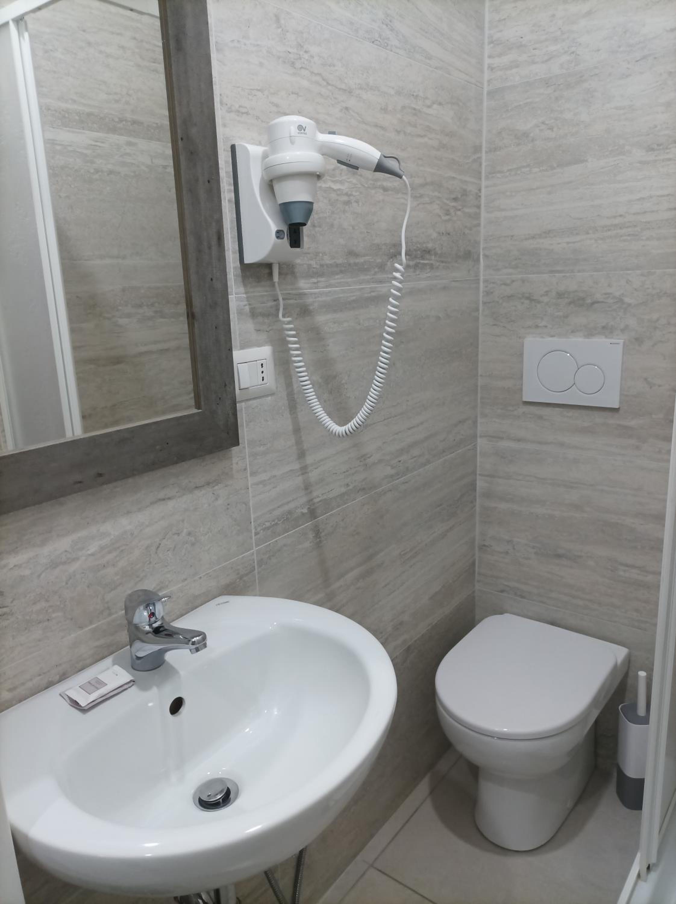 Single Room With Private External Bathroom photo 3