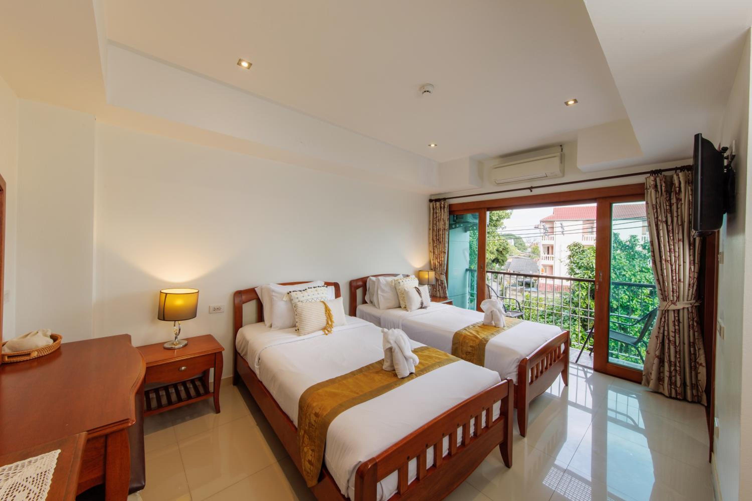 Deluxe Twin Room with Balcony