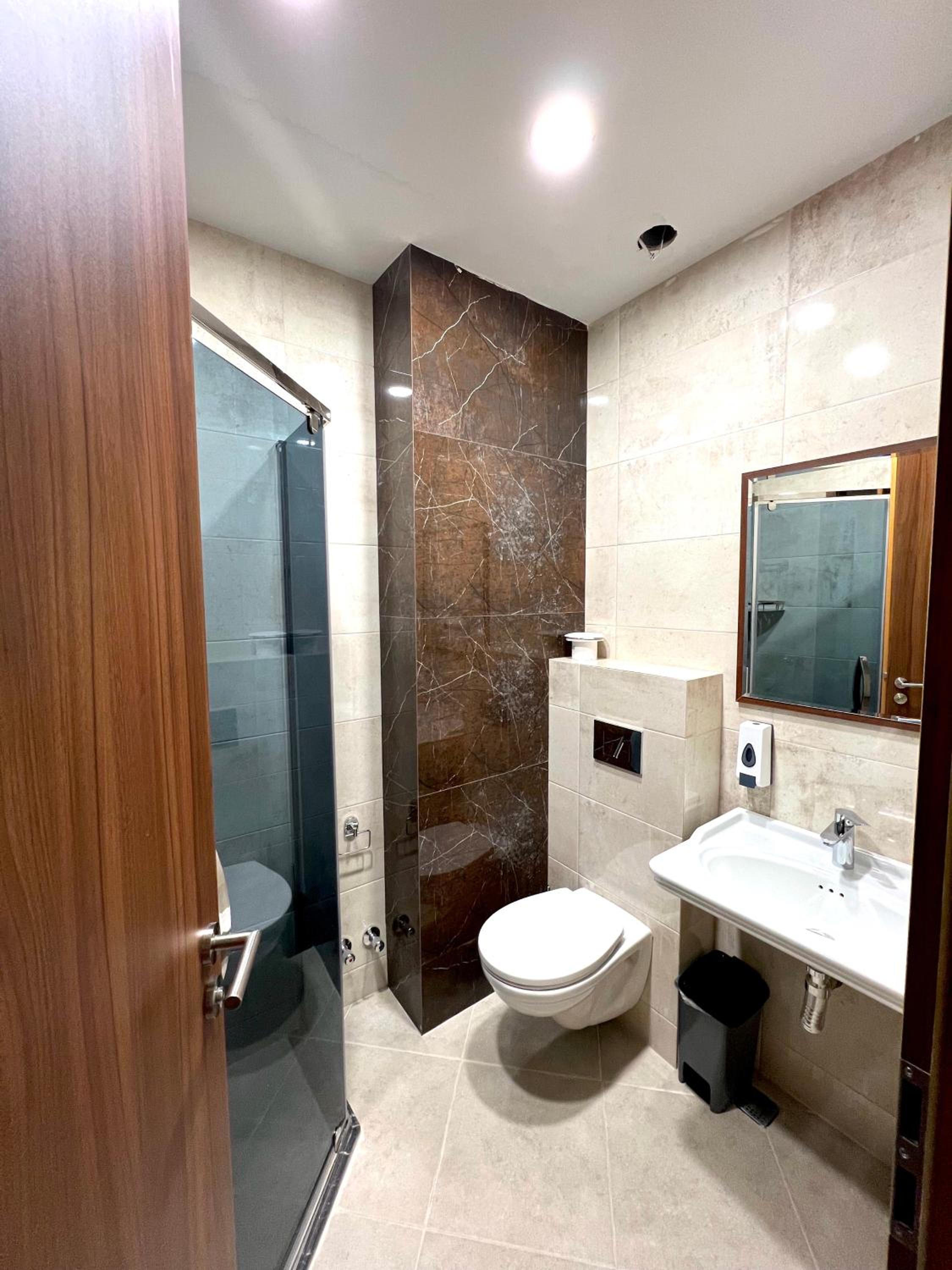 Double Room with Balcony - Photo 4