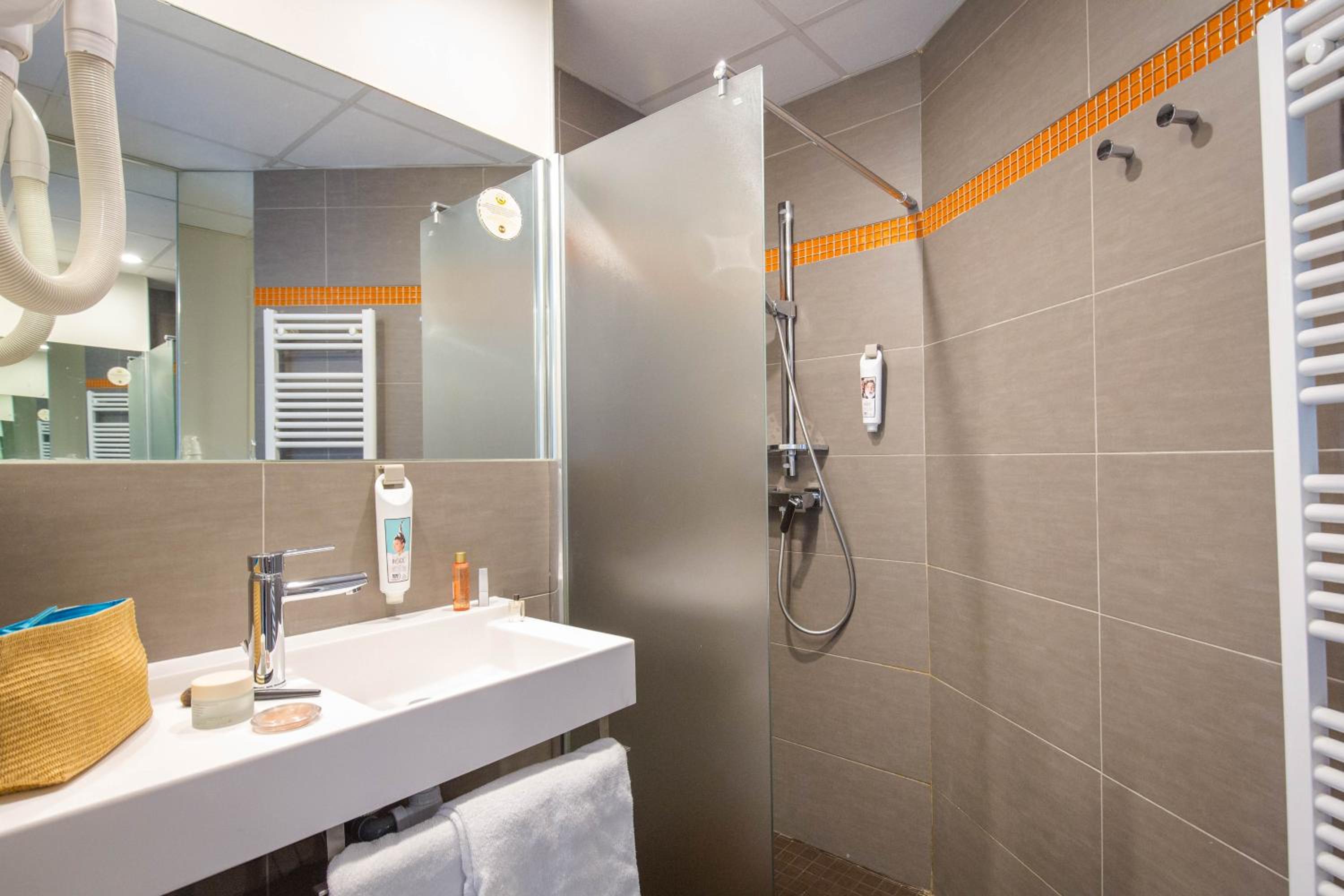 Double Room - Photo 9