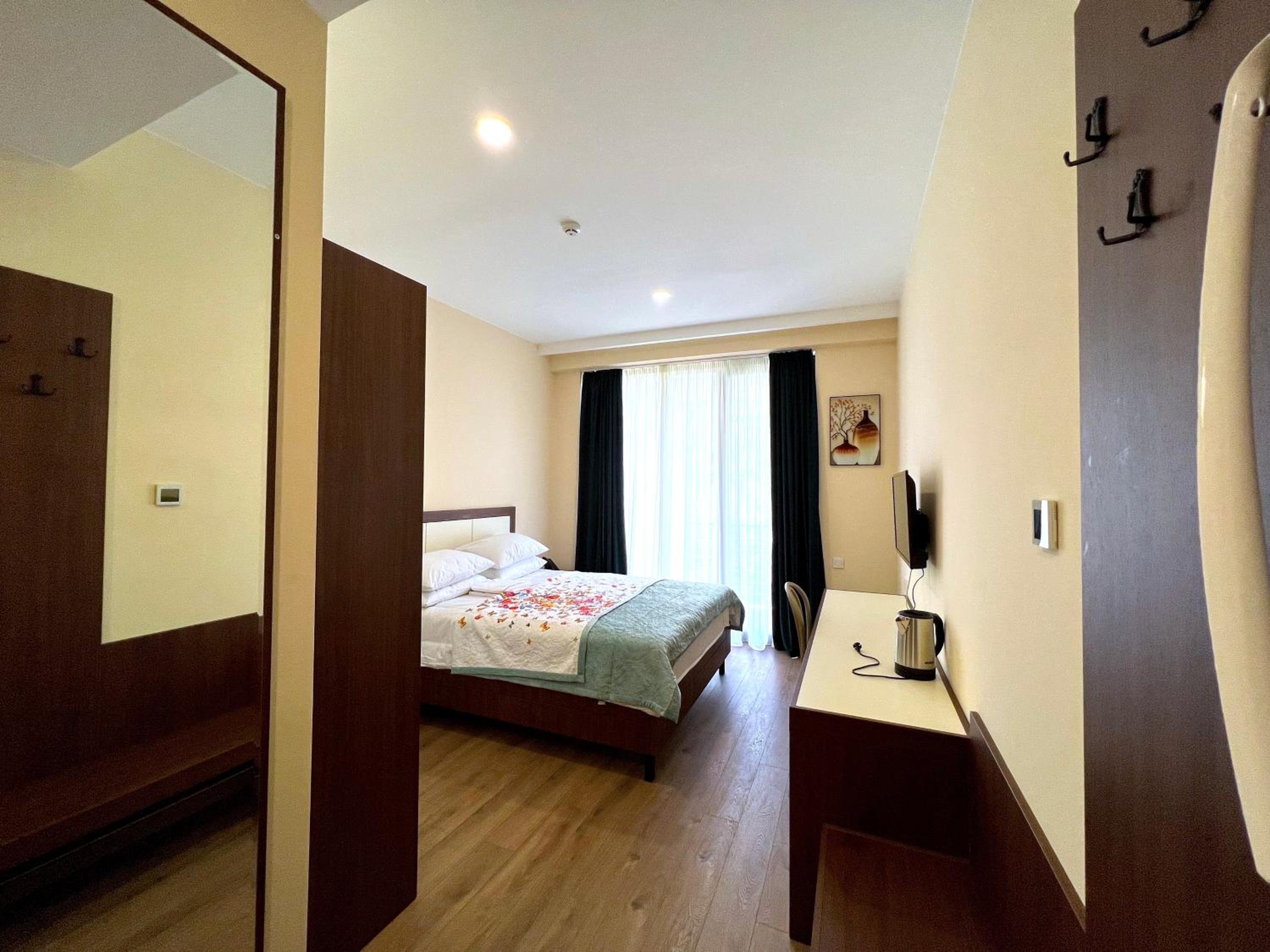 Double Room with Balcony - Photo 1