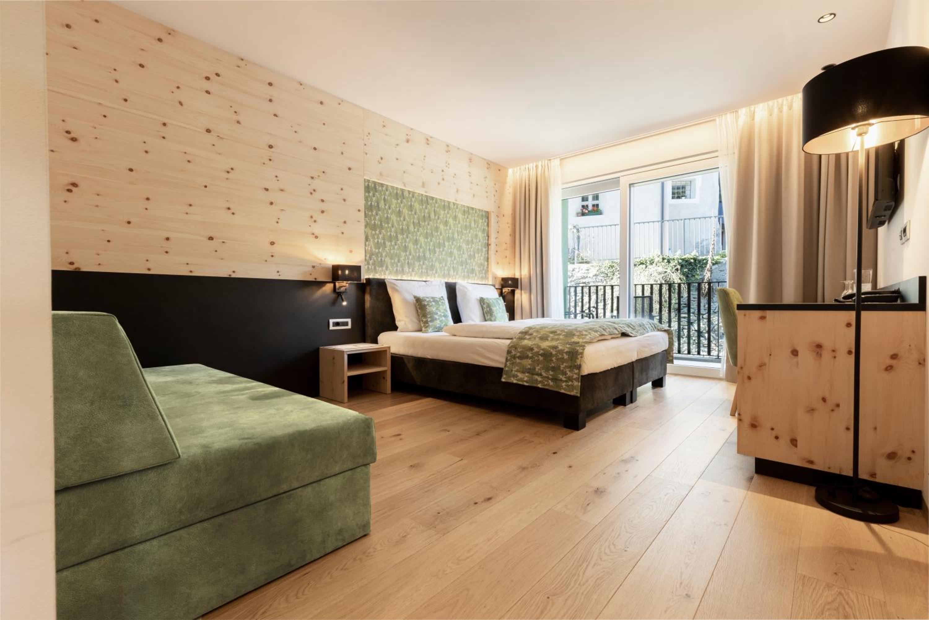 Deluxe Family Room - Photo 2