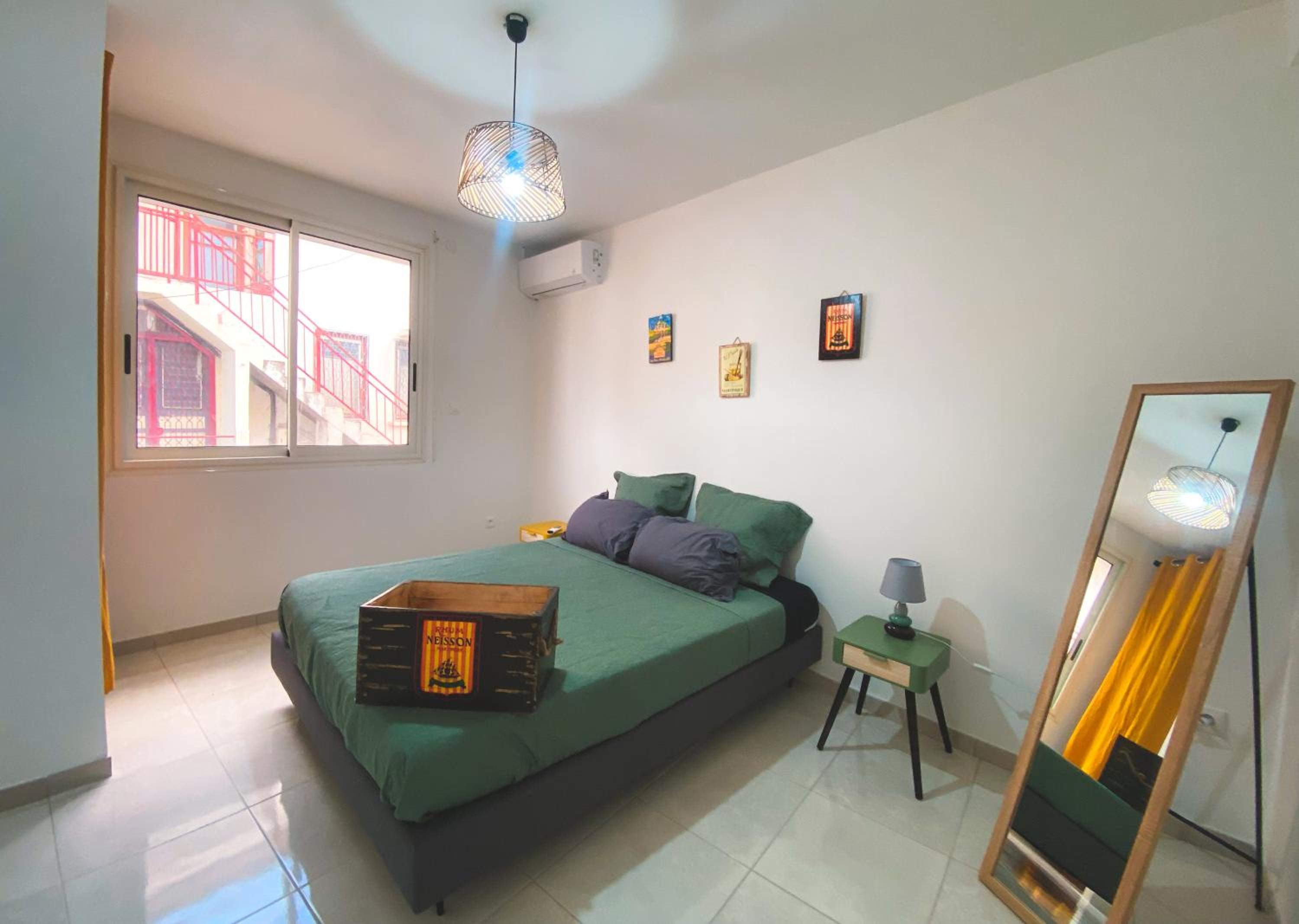 One-Bedroom Apartment photo 1