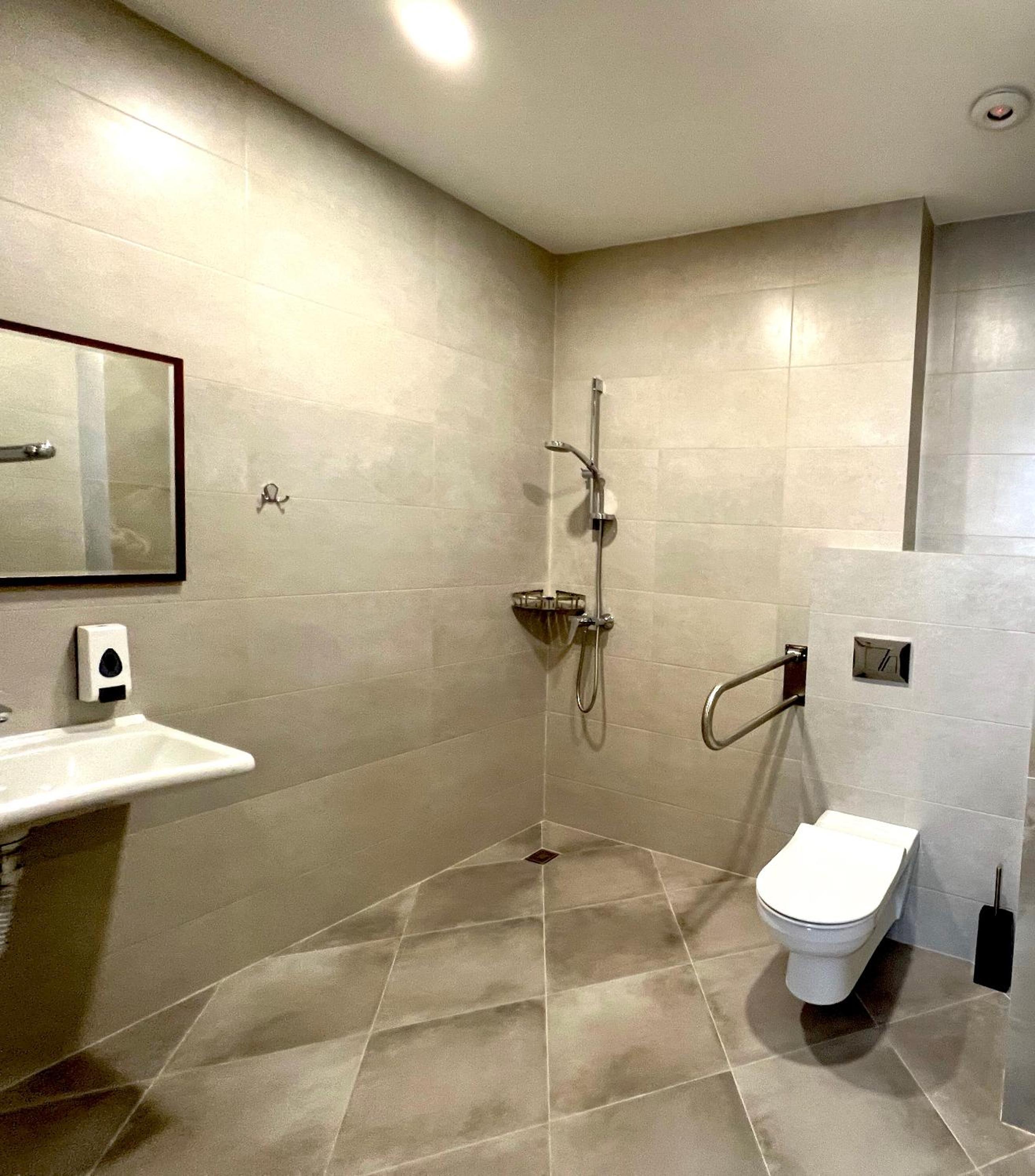 King Room - Disability Access - Photo 5