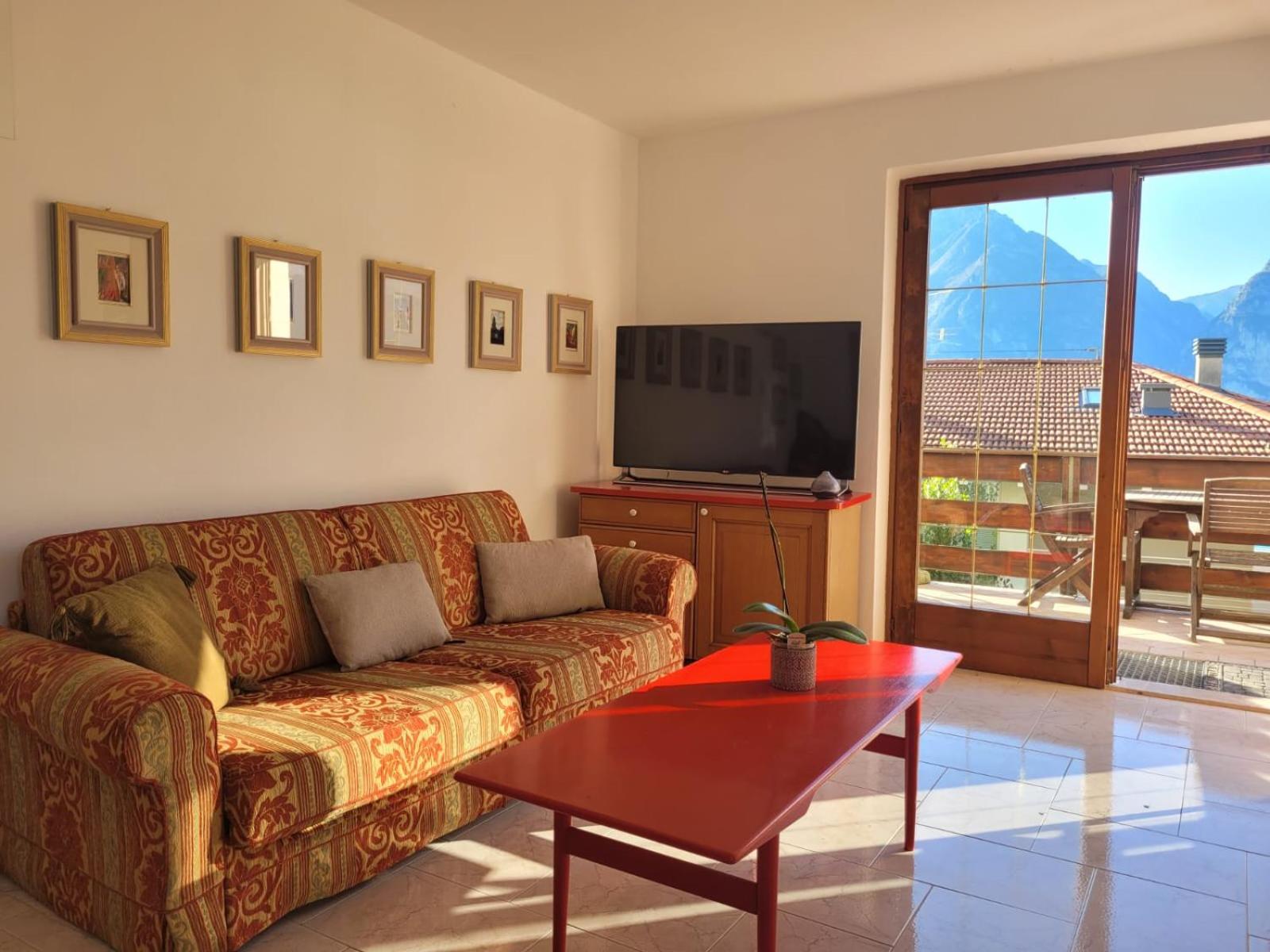 Apartment with Lake View