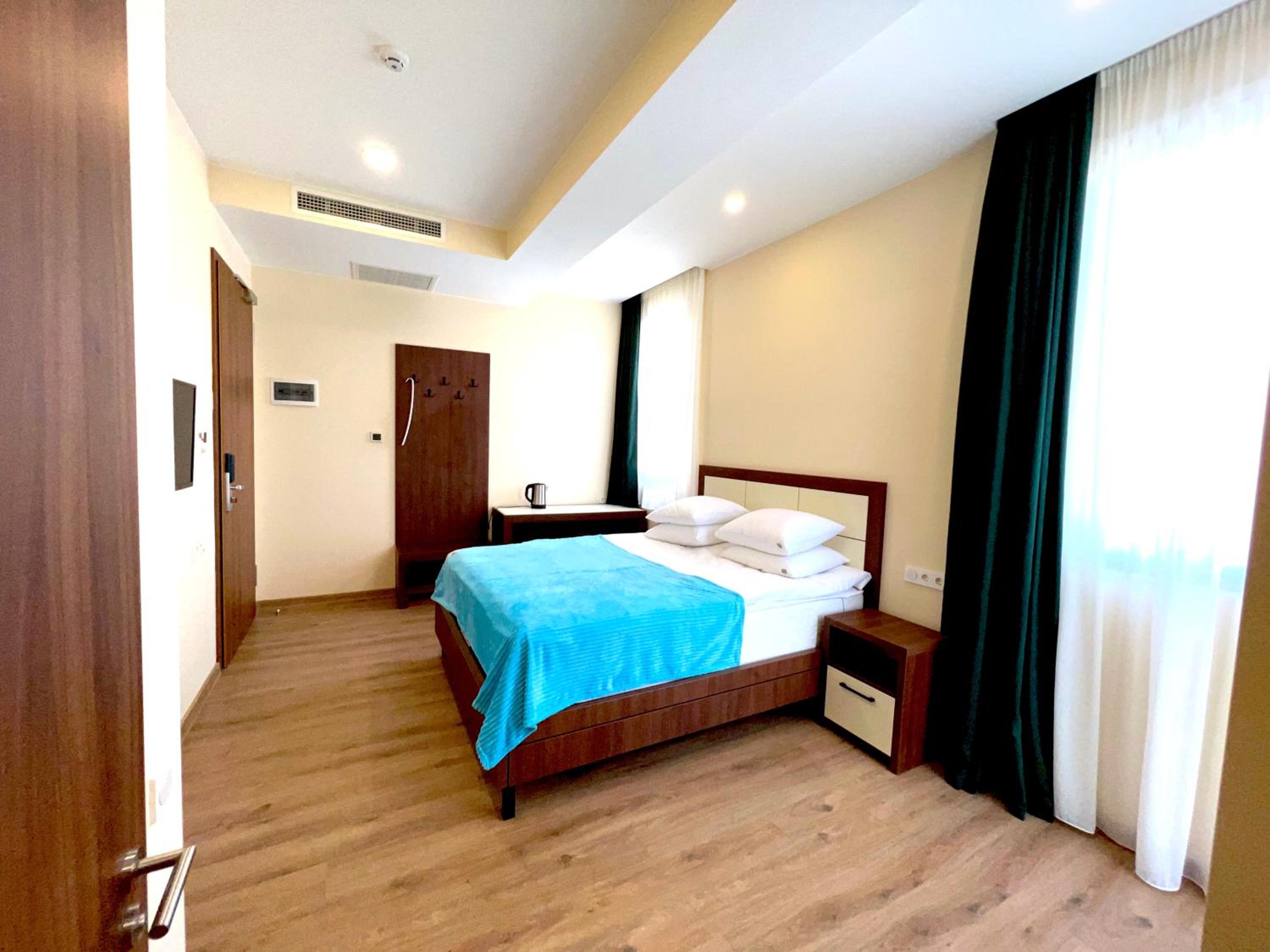 King Room - Disability Access - Photo 3