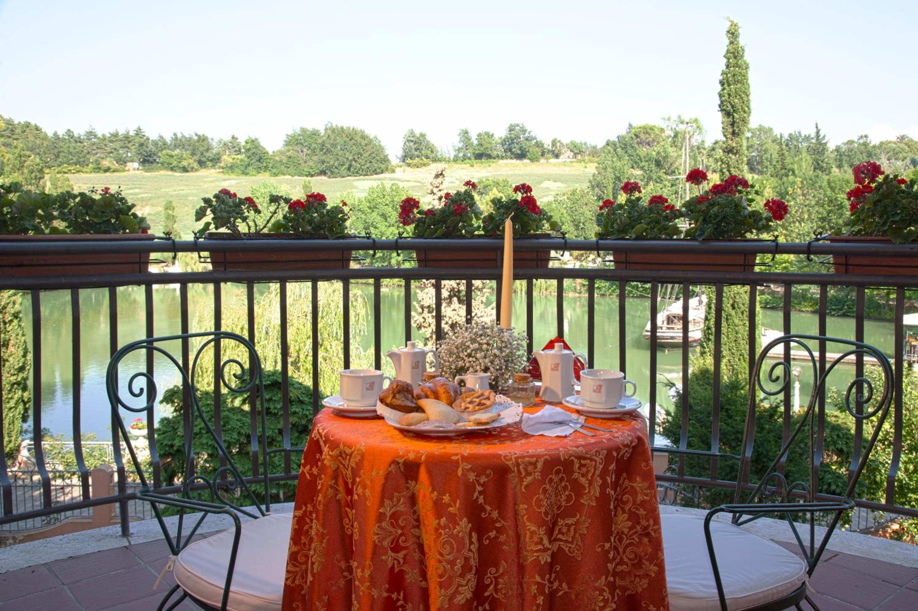 Suite with Lake View photo 3