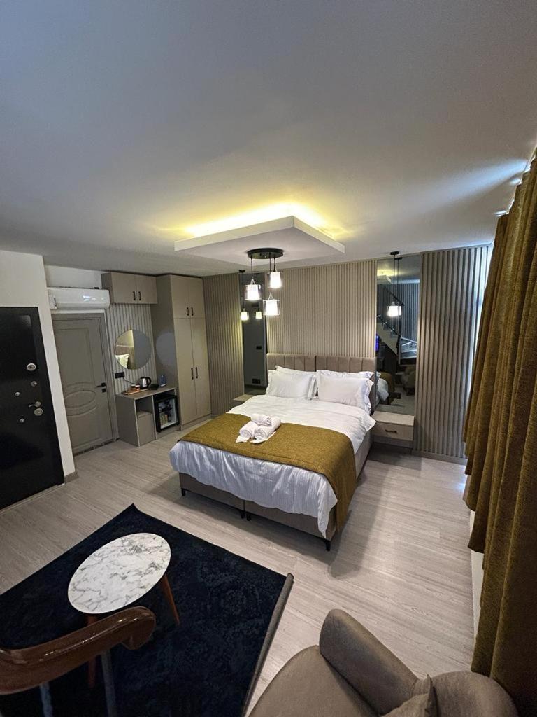 Large Double Room photo 1