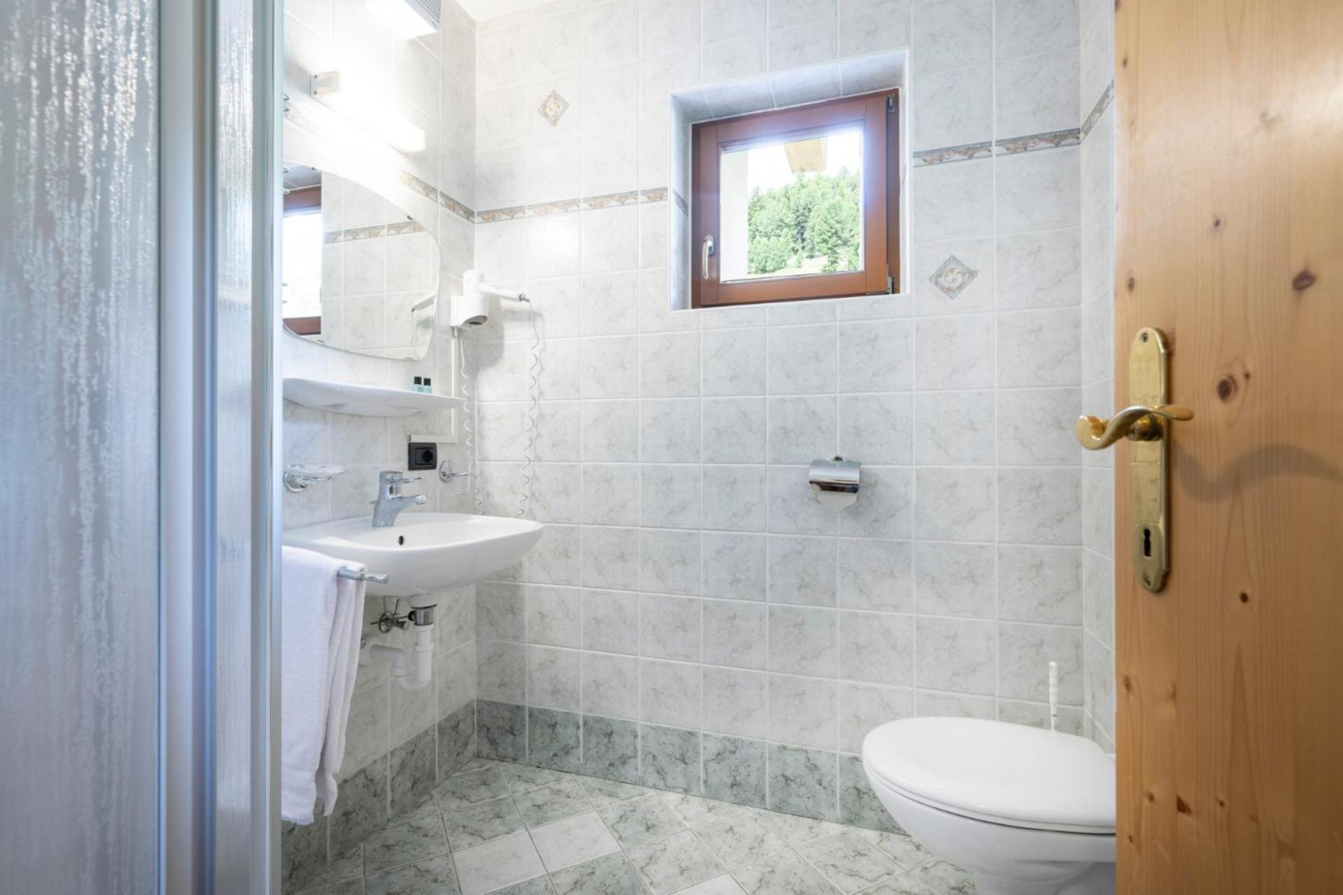 Standard Double Room - Photo 5