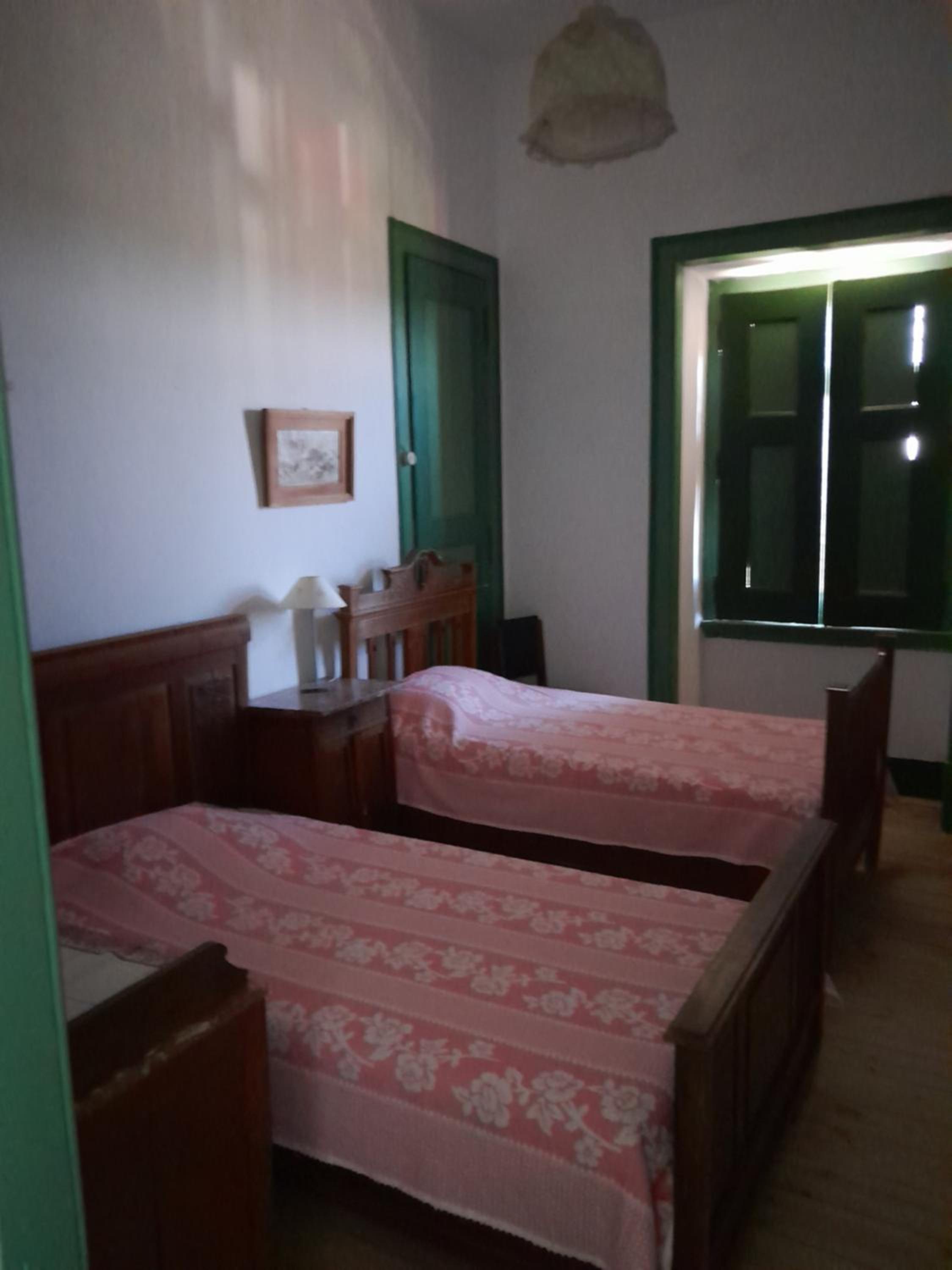 Seven-Bedroom House photo 2