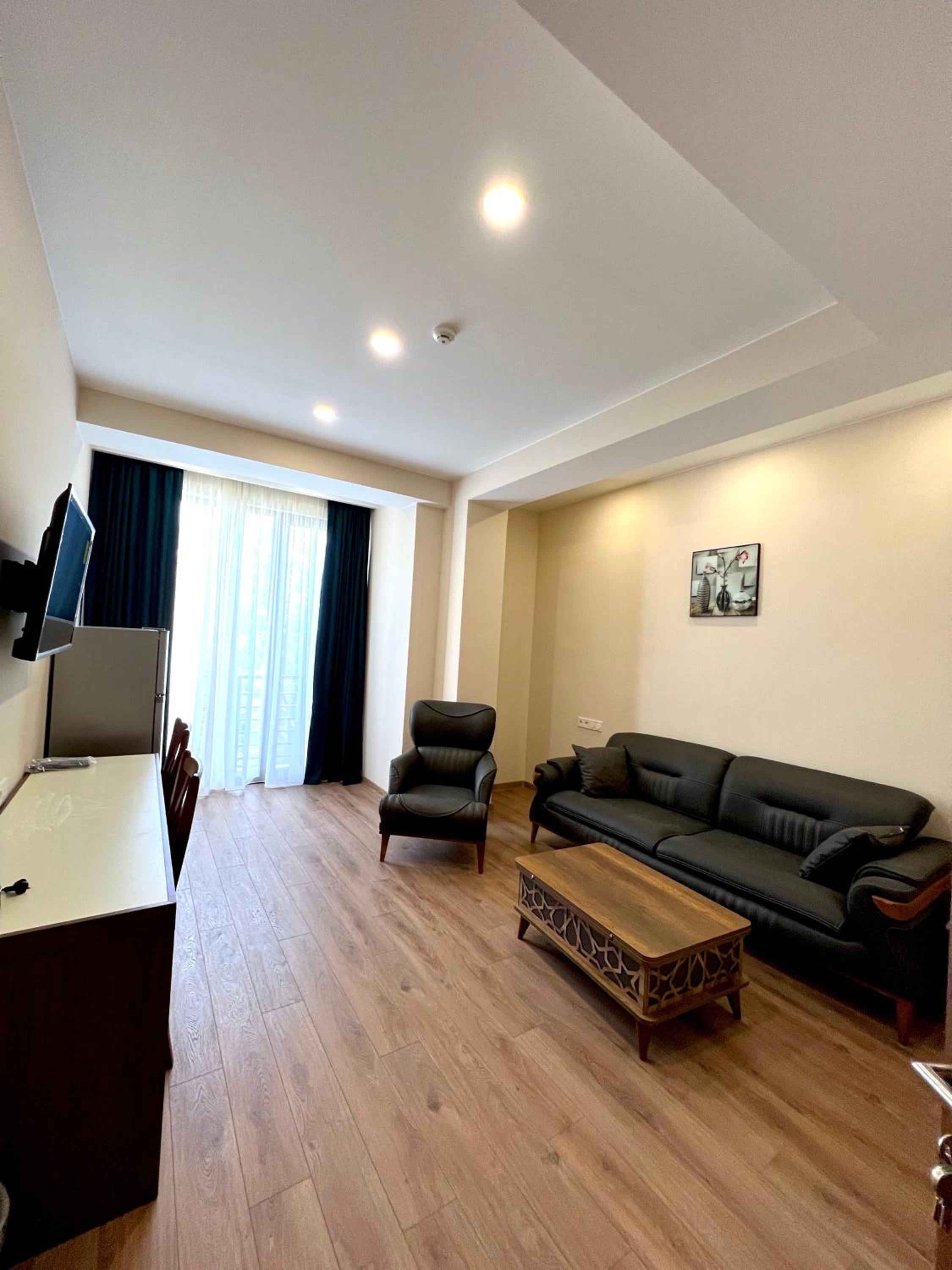 Suite with Balcony - Photo 4