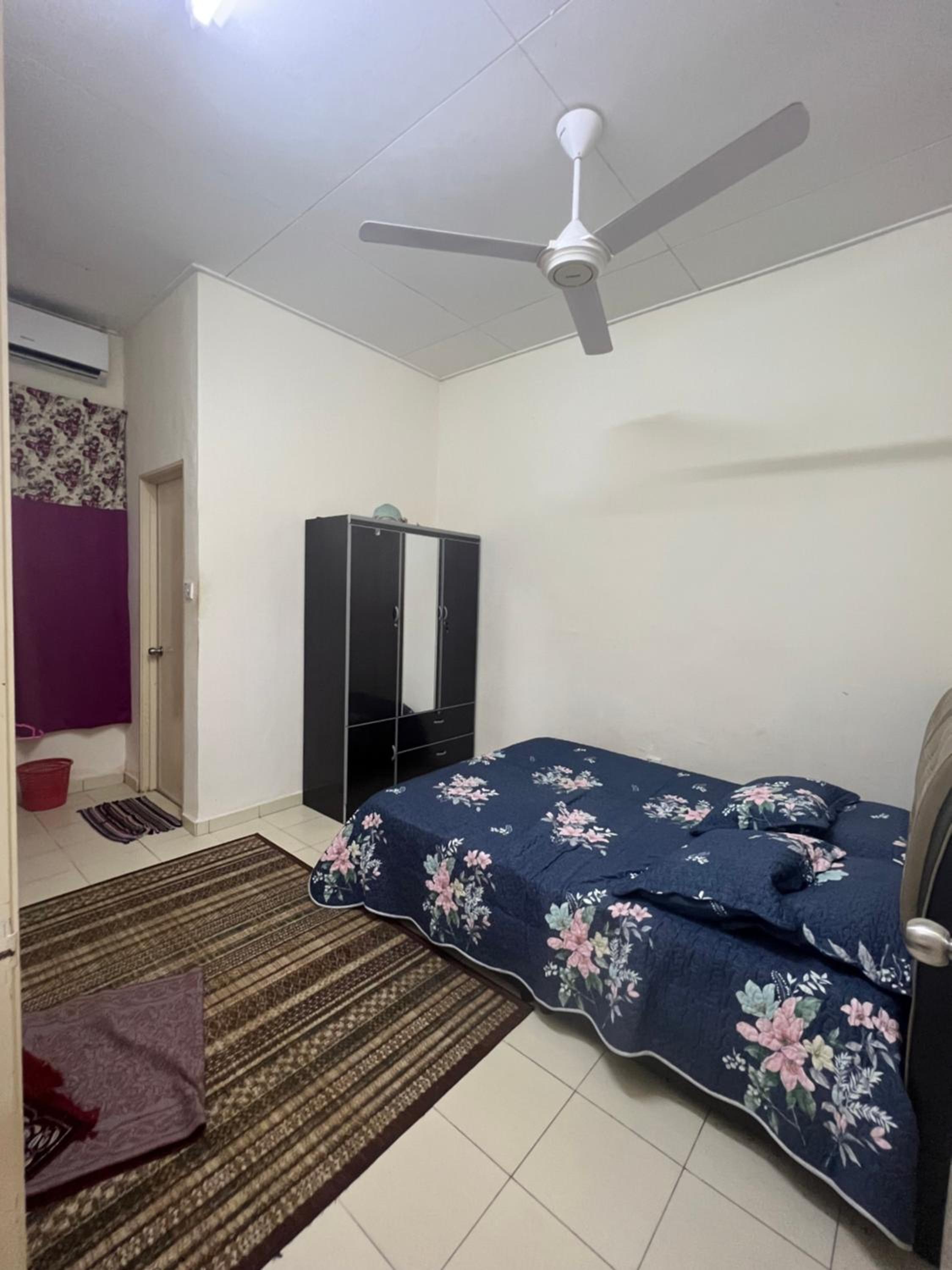 Three-Bedroom House photo 1