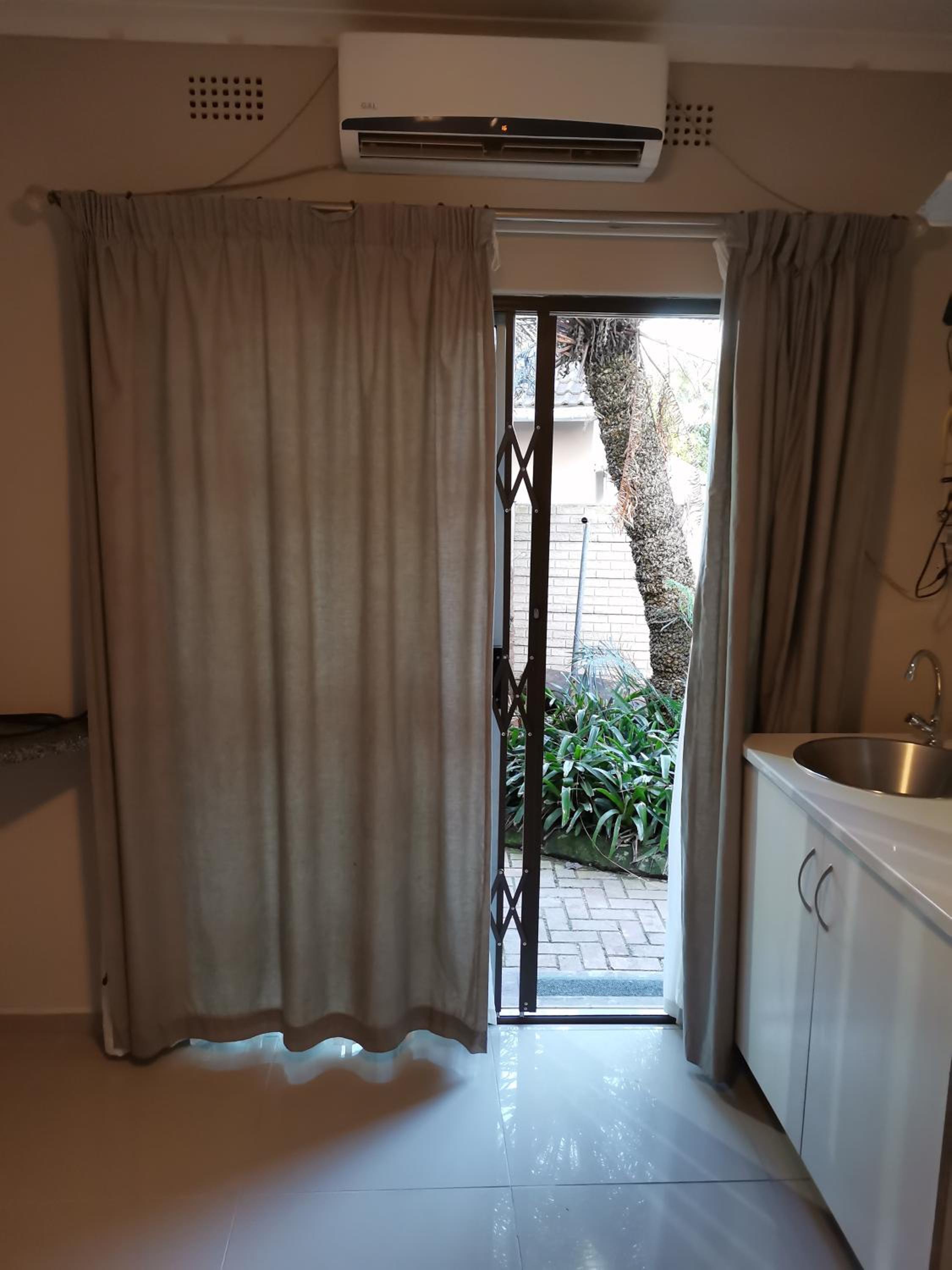Studio Apartment photo 2