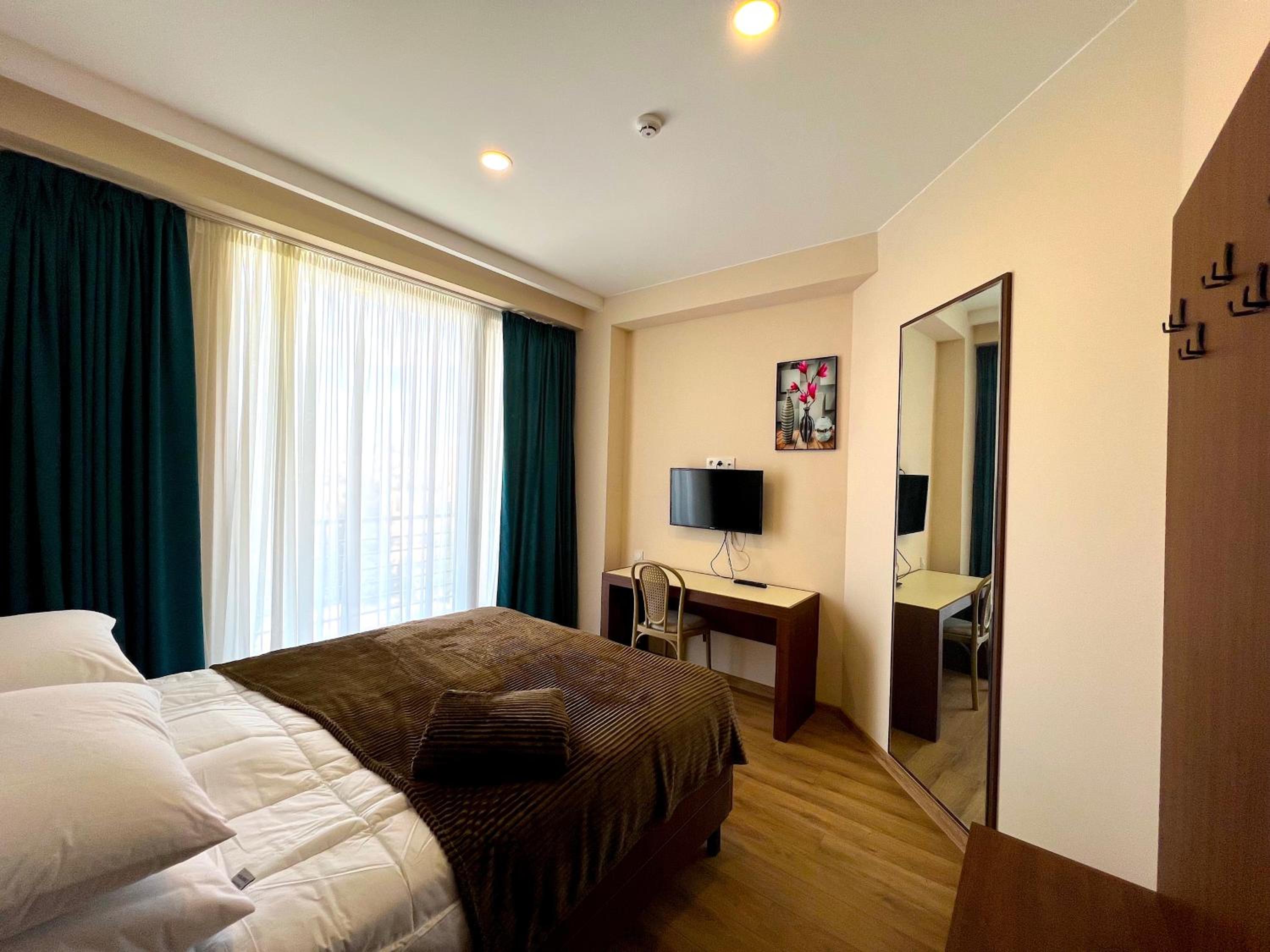 Apartment with Balcony - Photo 3