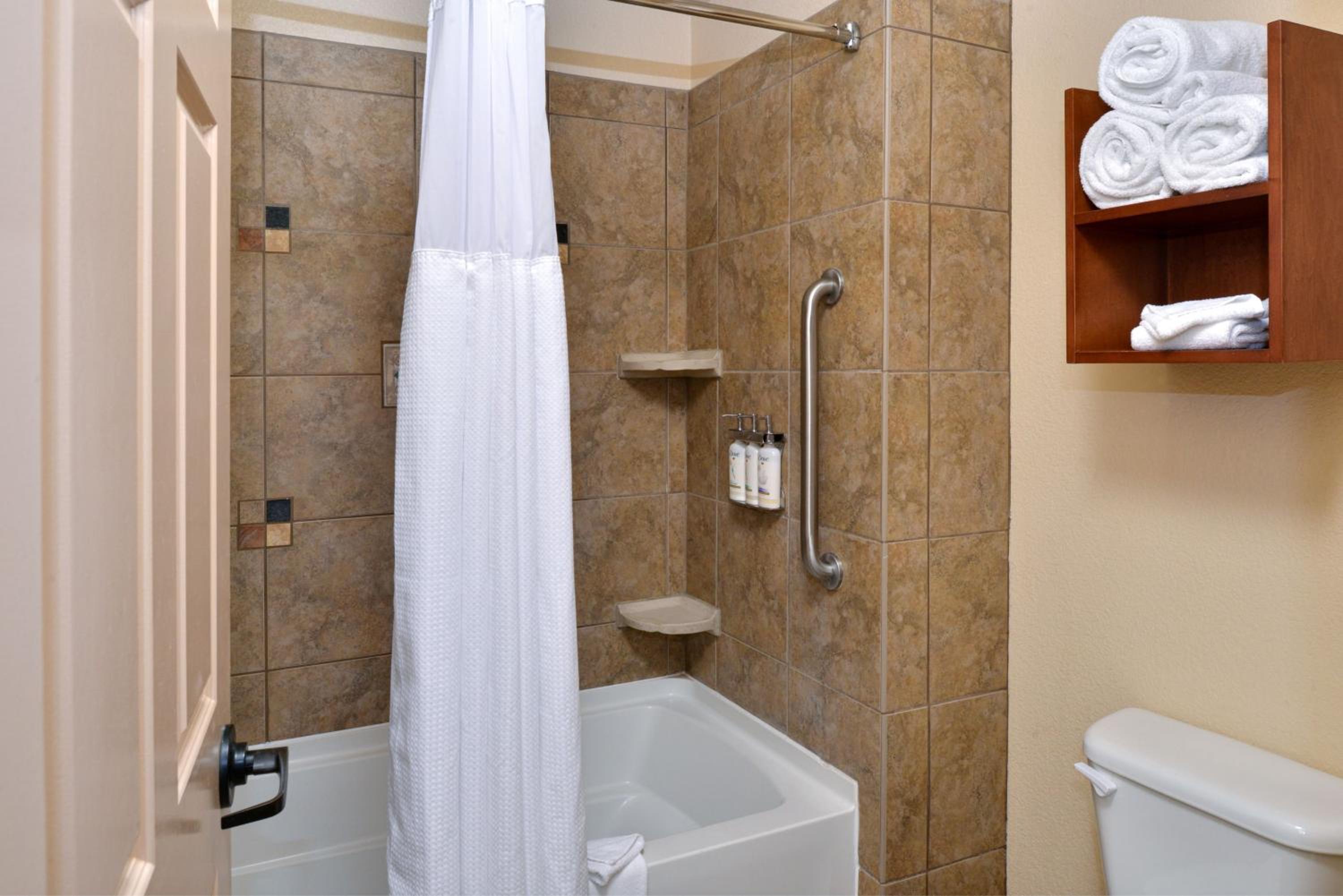 Queen Studio Suite - Photo 7