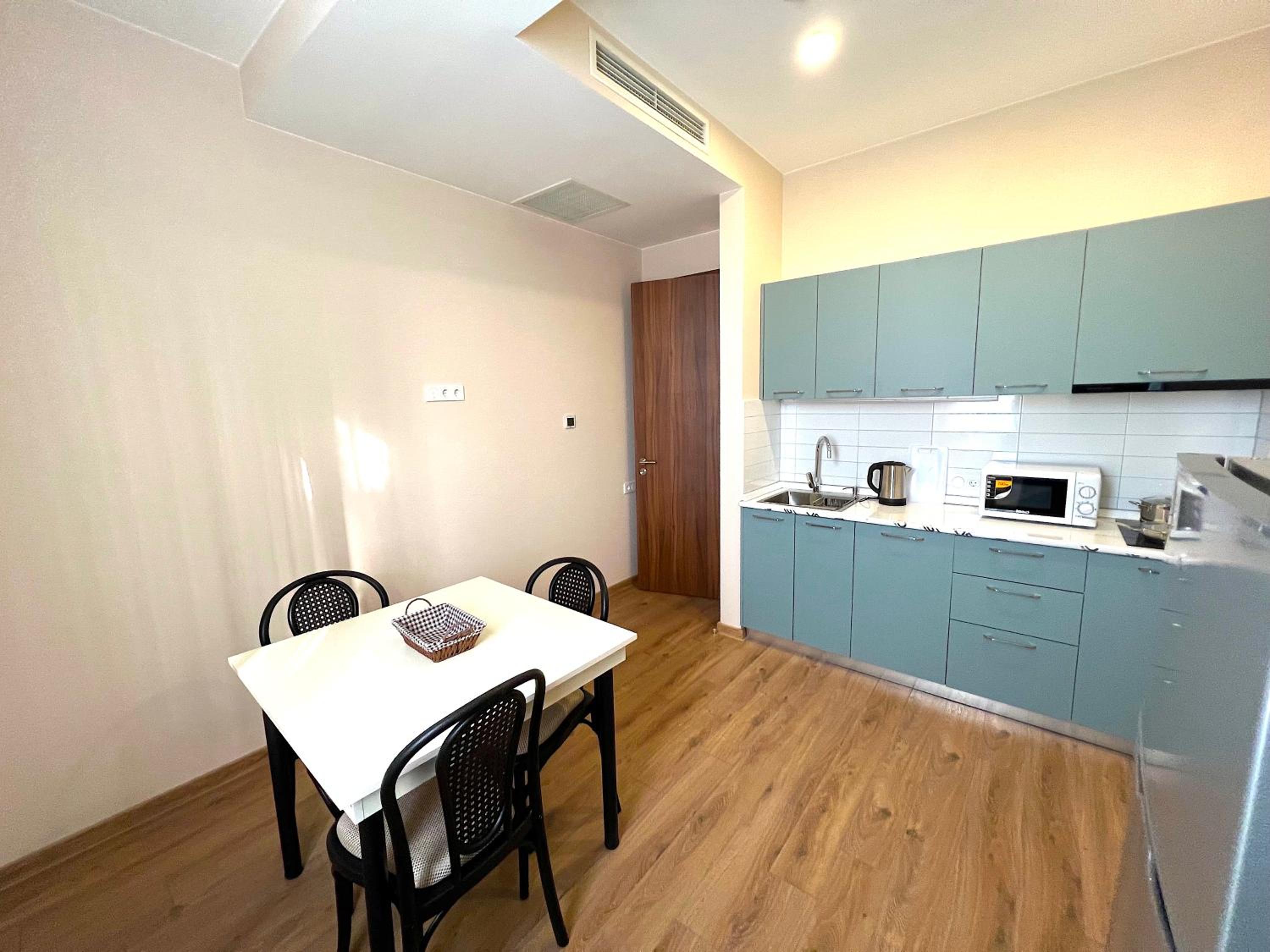 Apartment with Balcony - Photo 5