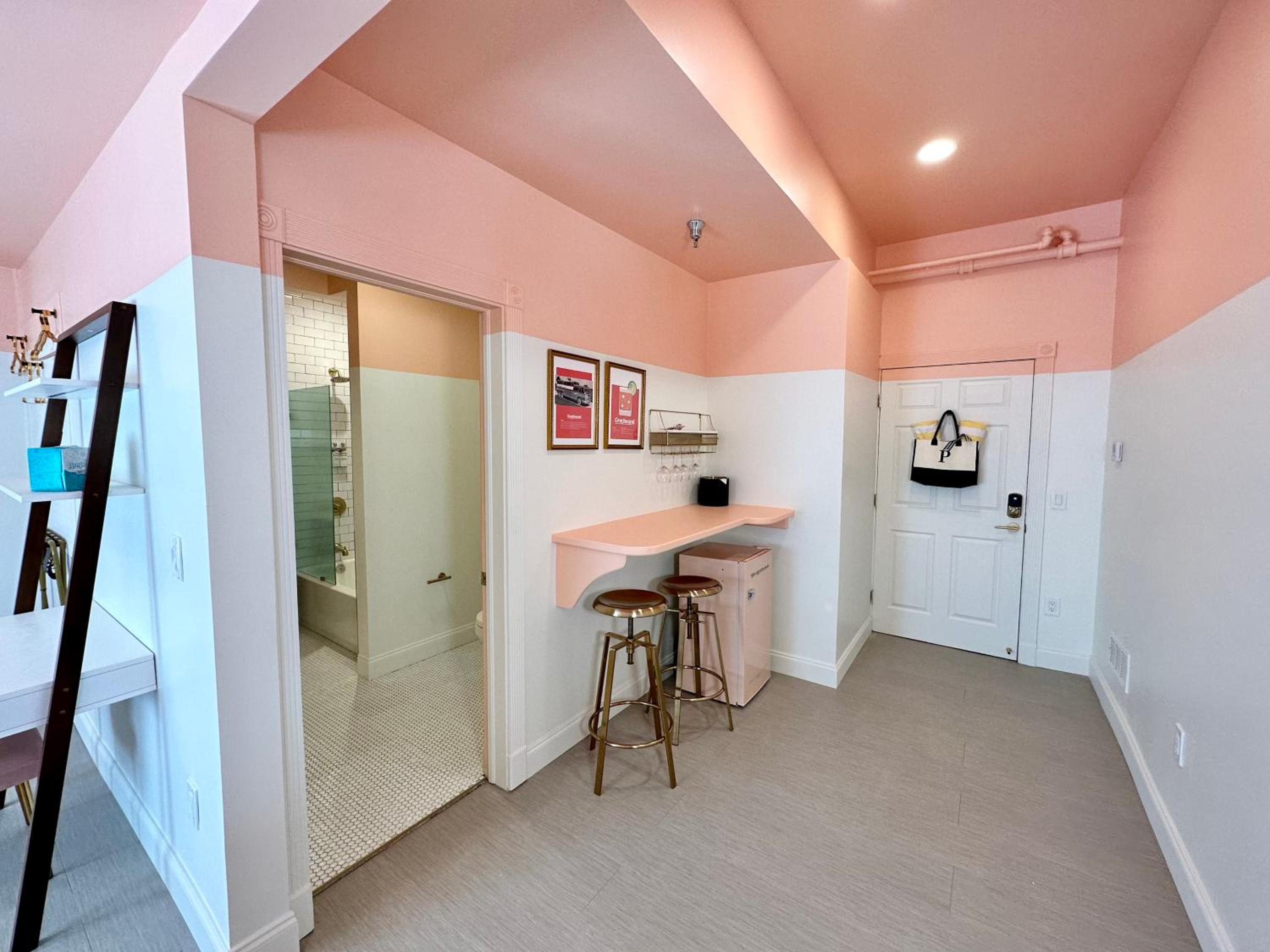 Superior King Suite photo 3