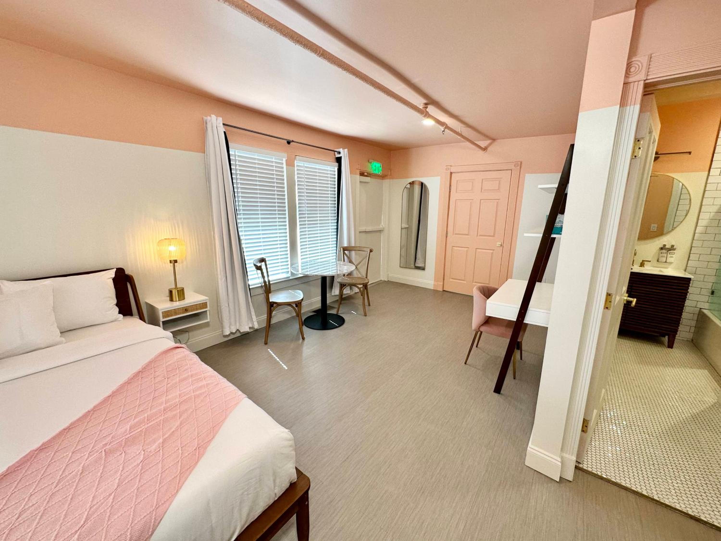 Superior King Suite photo 2