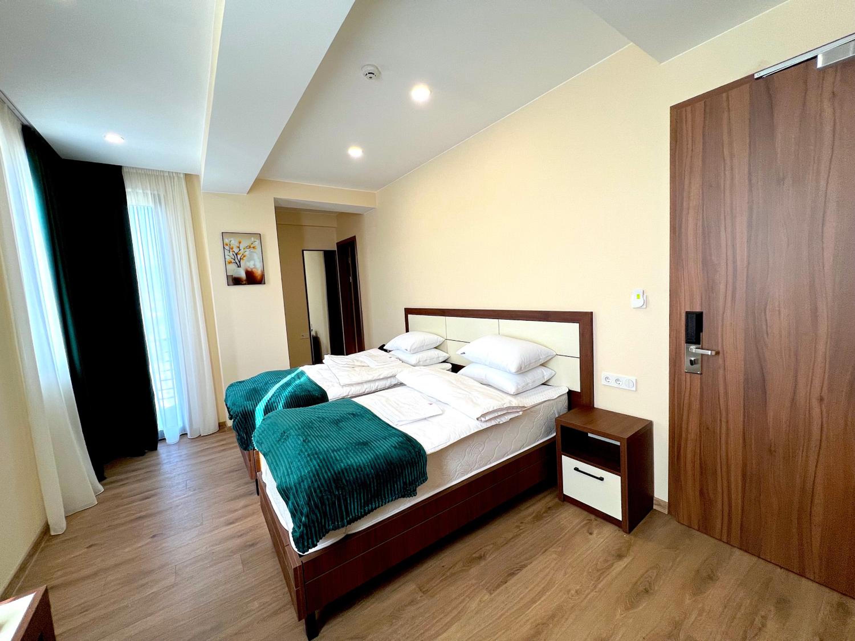 Twin Room - Photo 3