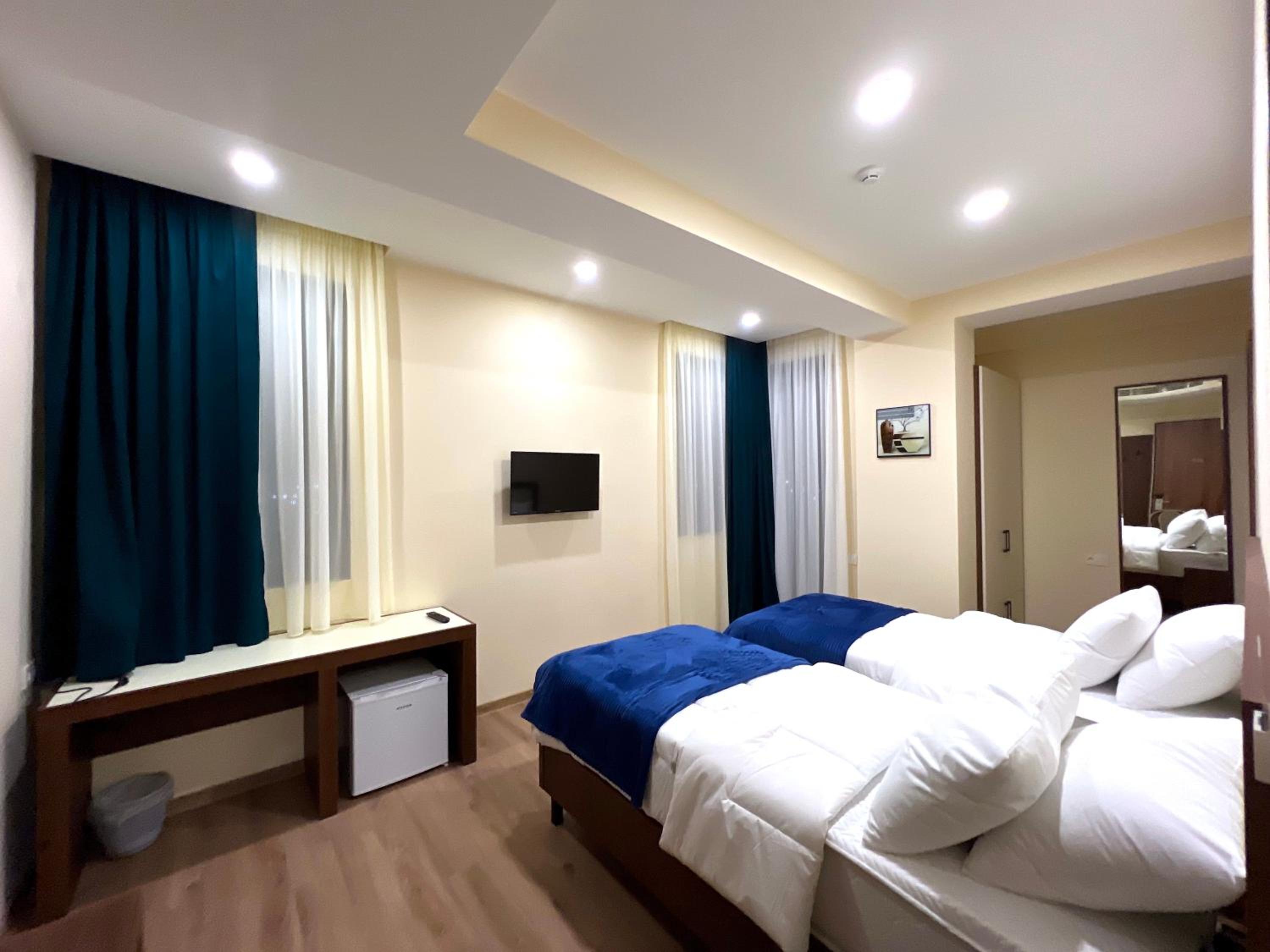 Twin Room - Photo 2