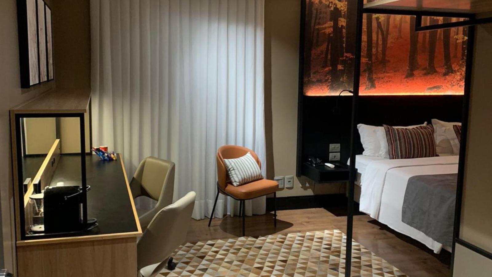 Deluxe King Room photo 2
