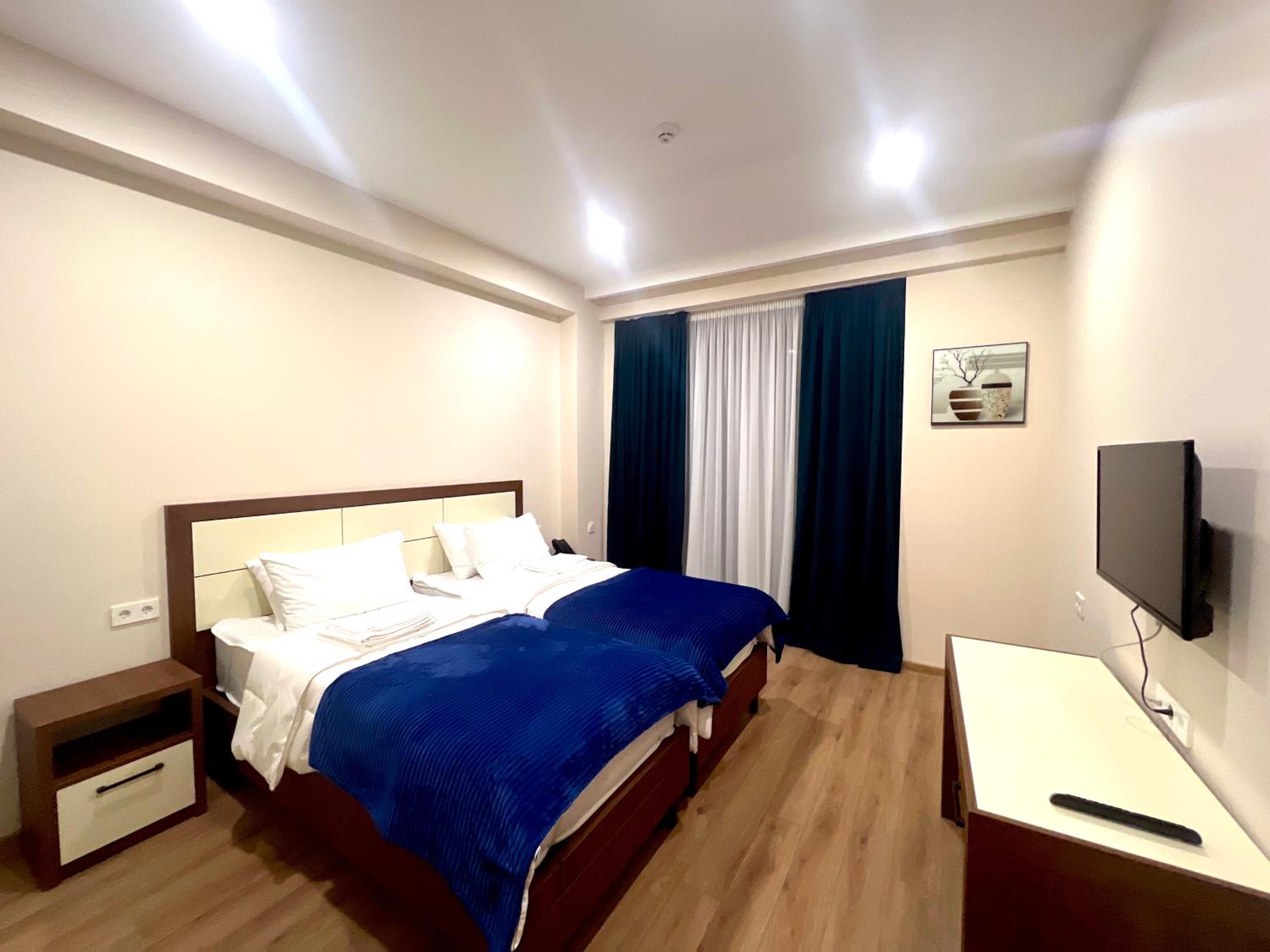 Suite with Balcony - Photo 10