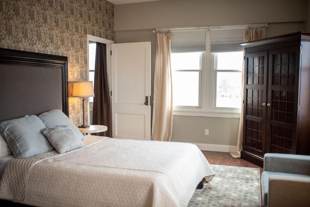 Queen Suite photo 1