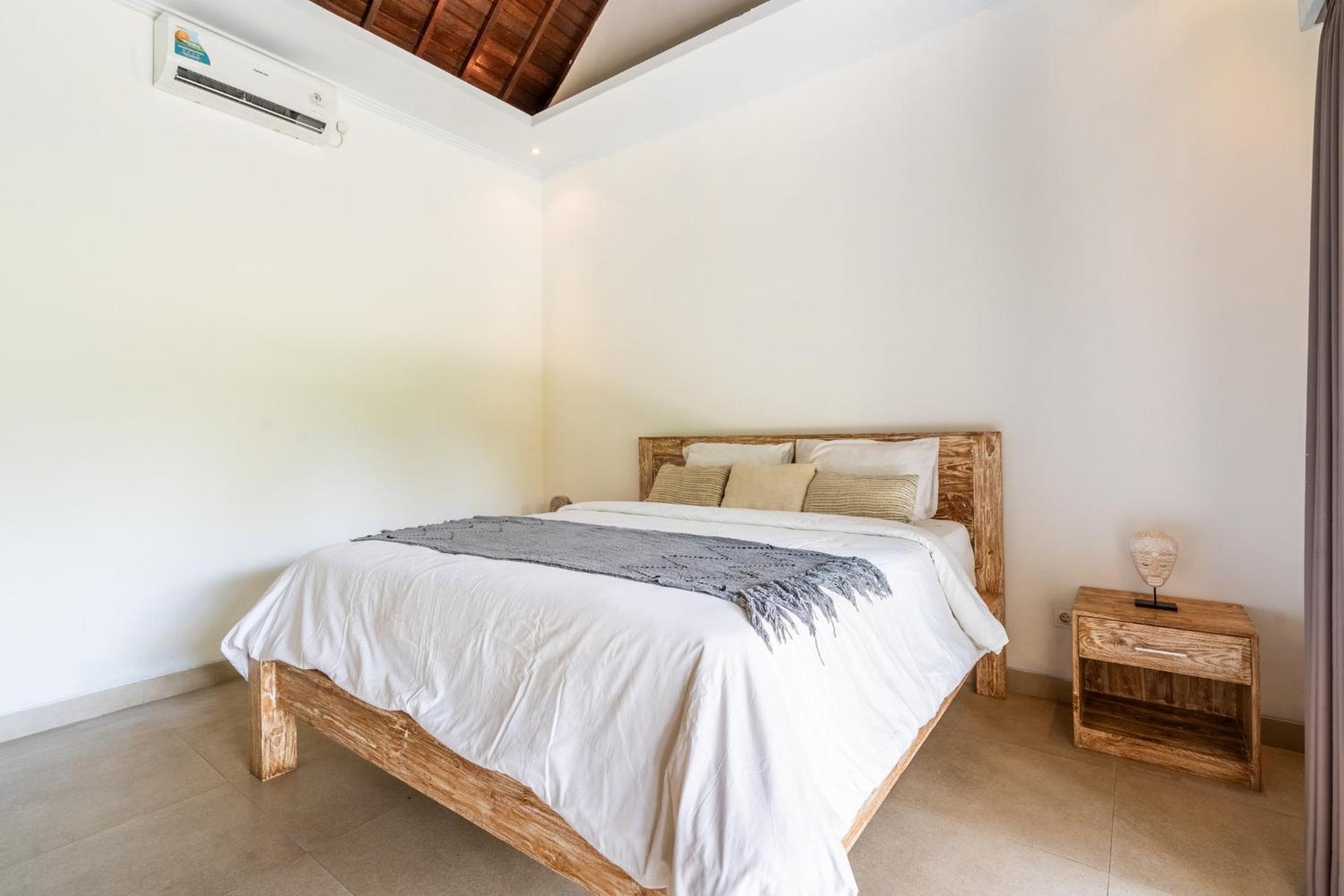 Three-Bedroom Villa - Photo 12