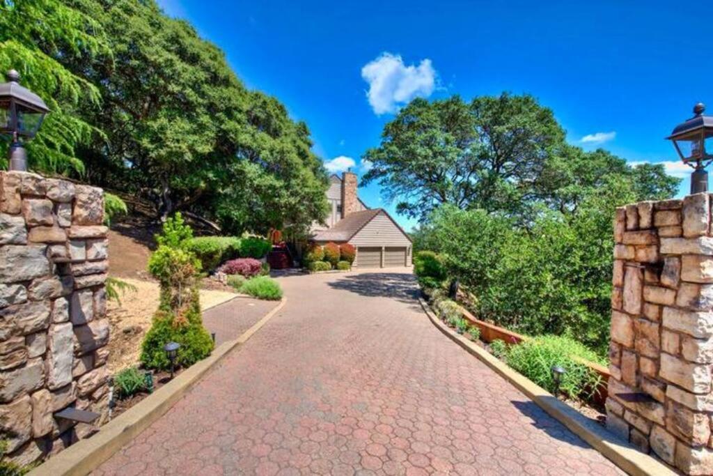Villa photo 2